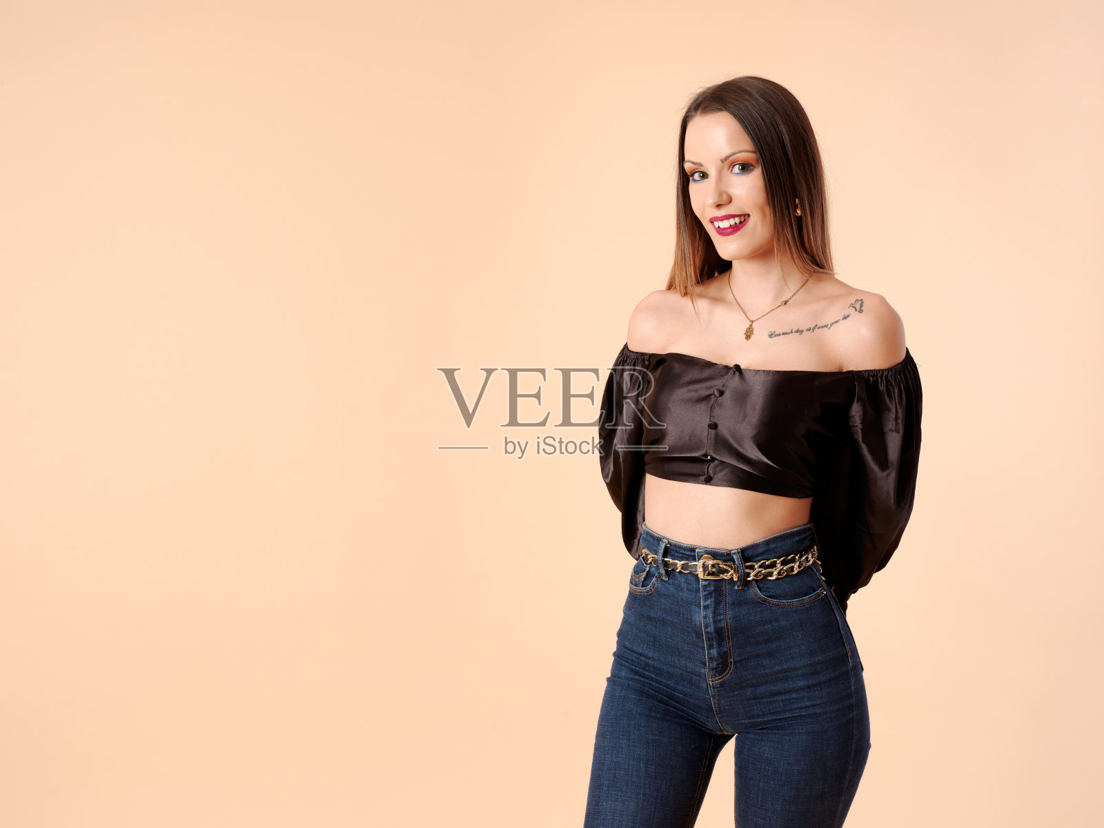 美丽的年轻女子，愉快和友好的健康照片摄影图片