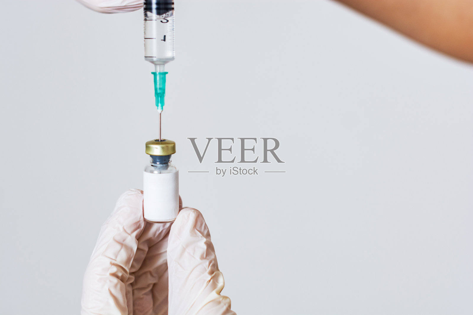 疫苗在医生手中照片摄影图片