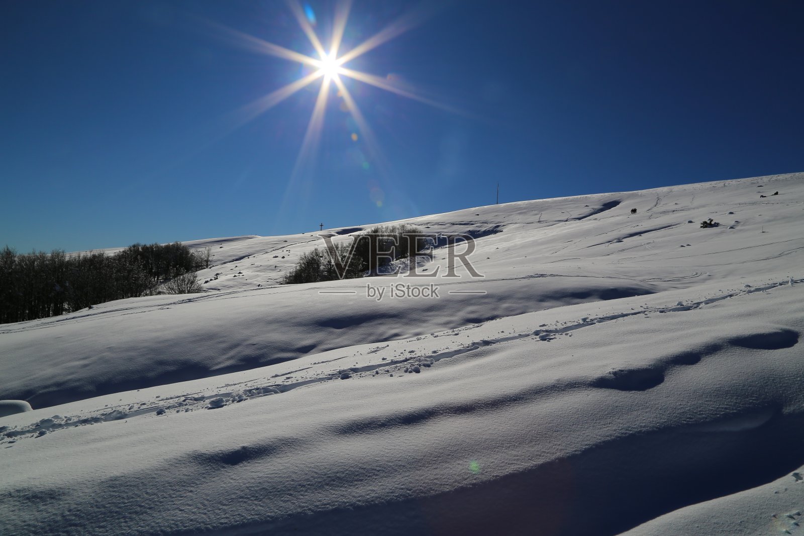 Pratomagno山顶的雪照片摄影图片