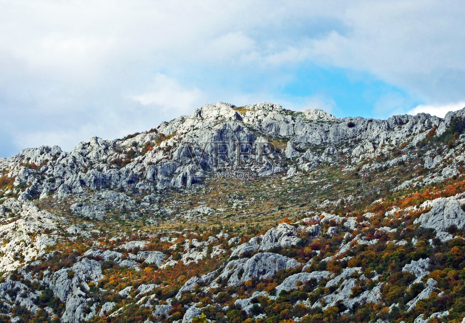 Karst vedit风景沿着Majstorska road和马利利伯斯基(krlebitski krajobraz uz majstorski我报道马里阿兰，Velebit - Hrvatska)照片摄影图片