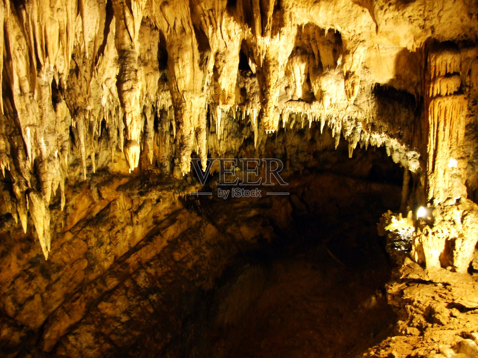 上巴拉克洞穴或戈尔尼亚巴拉切娃斯皮尔贾（重要的景观巴拉克洞穴或兹纳卡伊尼克拉乔利克巴拉切夫斯皮尔耶） - 拉科维察，克罗地亚（克罗阿蒂安，赫瓦茨卡）照片摄影图片