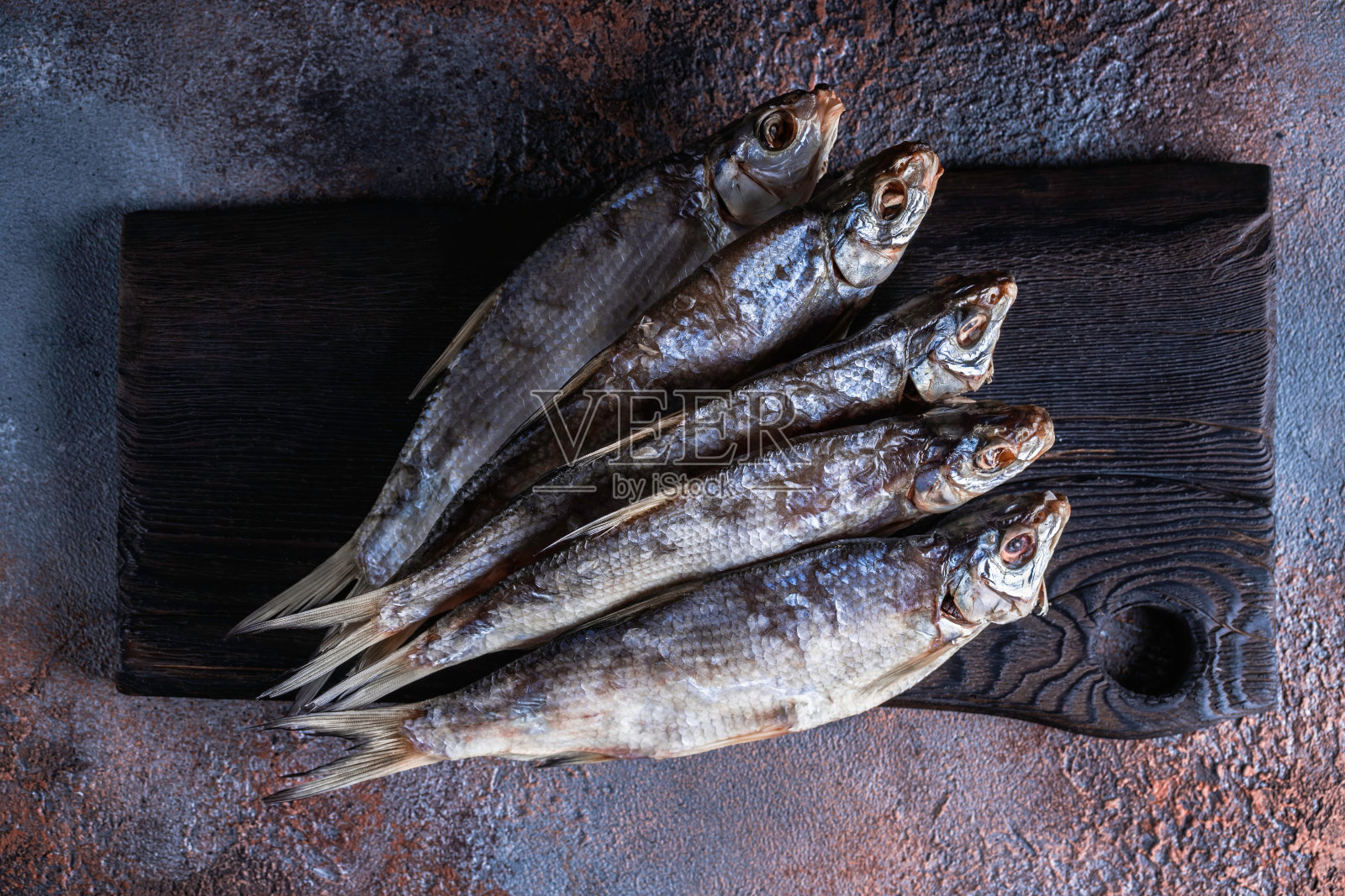 晒干的咸鱼。照片摄影图片