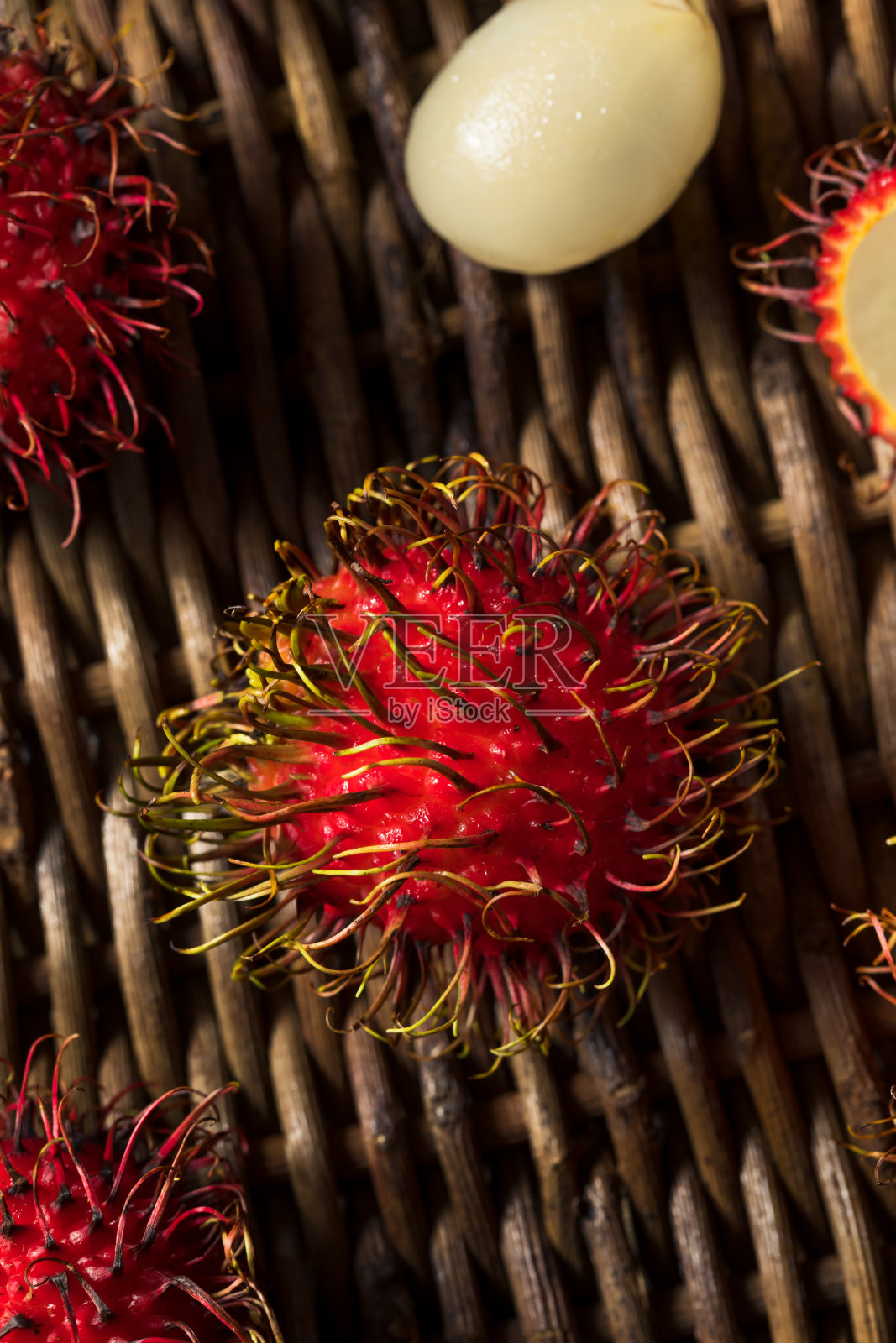 生红色有机红毛丹水果照片摄影图片