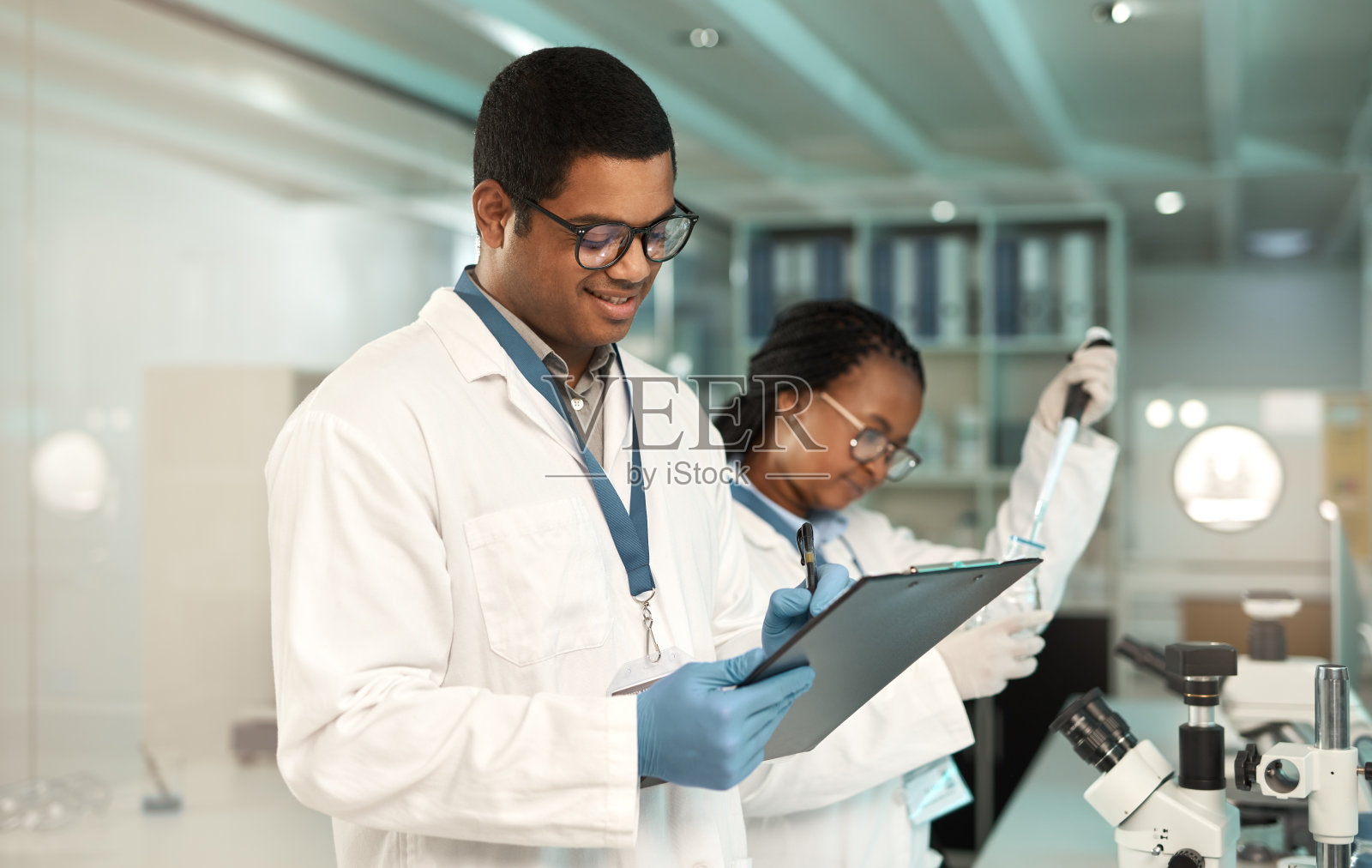 调查正在进行中照片摄影图片