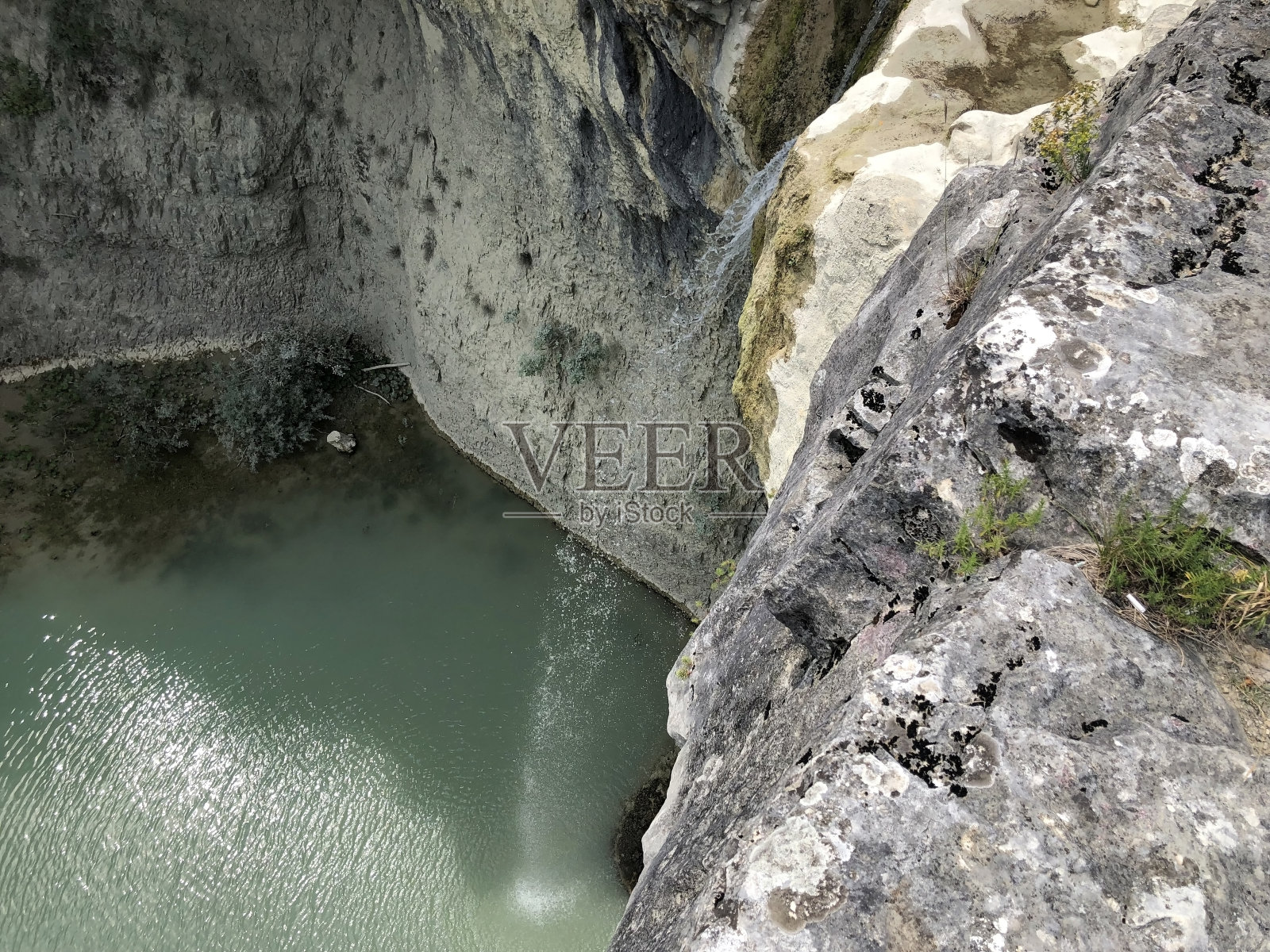 弗洛里契奇村附近的斯维克溪上的索波特瀑布 - 克罗地亚皮坎 / 什拉普索波特在奥维希科姆溪科德塞拉弗洛里契奇 - 伊斯特拉， 赫瓦特斯卡照片摄影图片