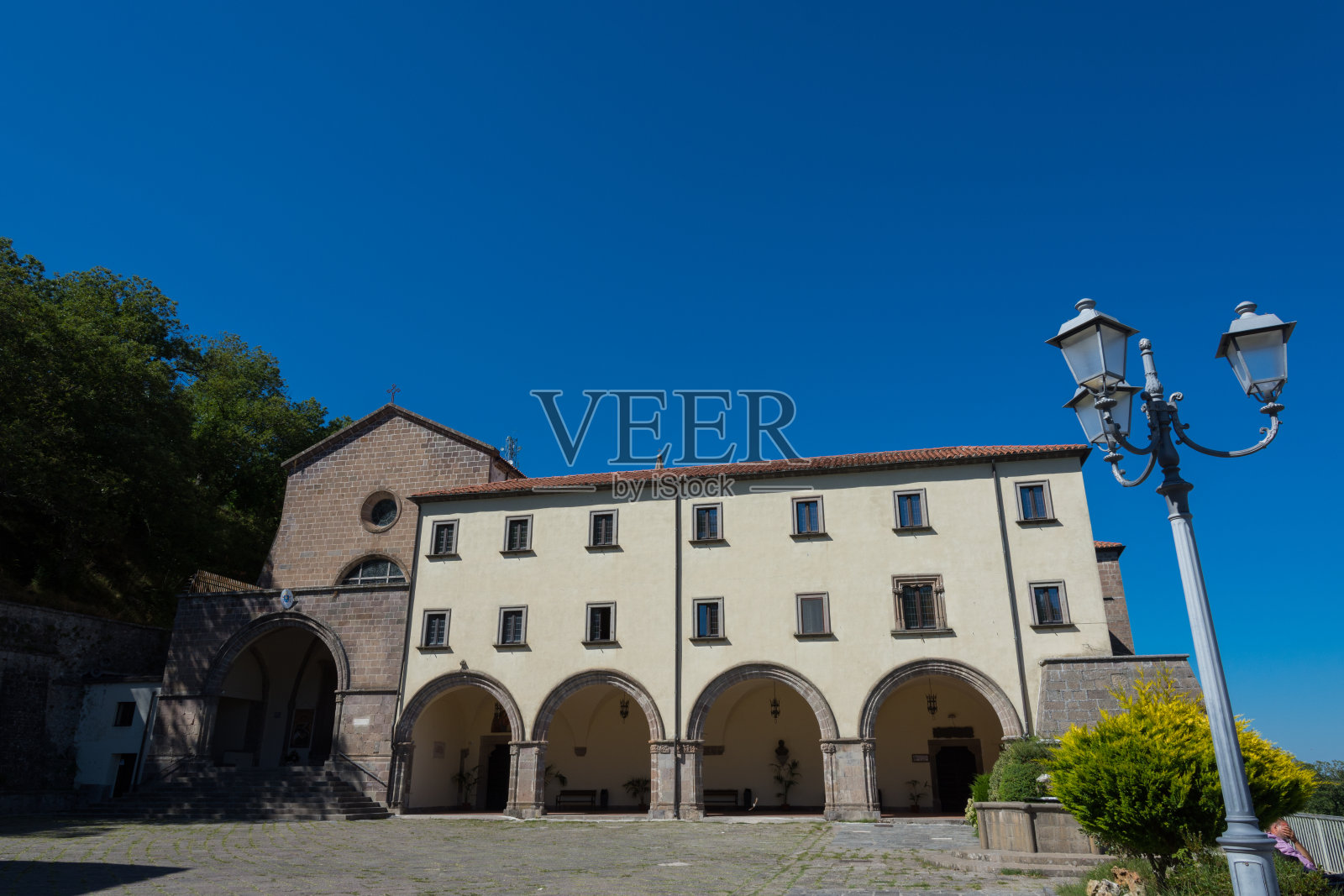 Roccamonfina、坎帕尼亚。拉塔尼的圣母教堂照片摄影图片