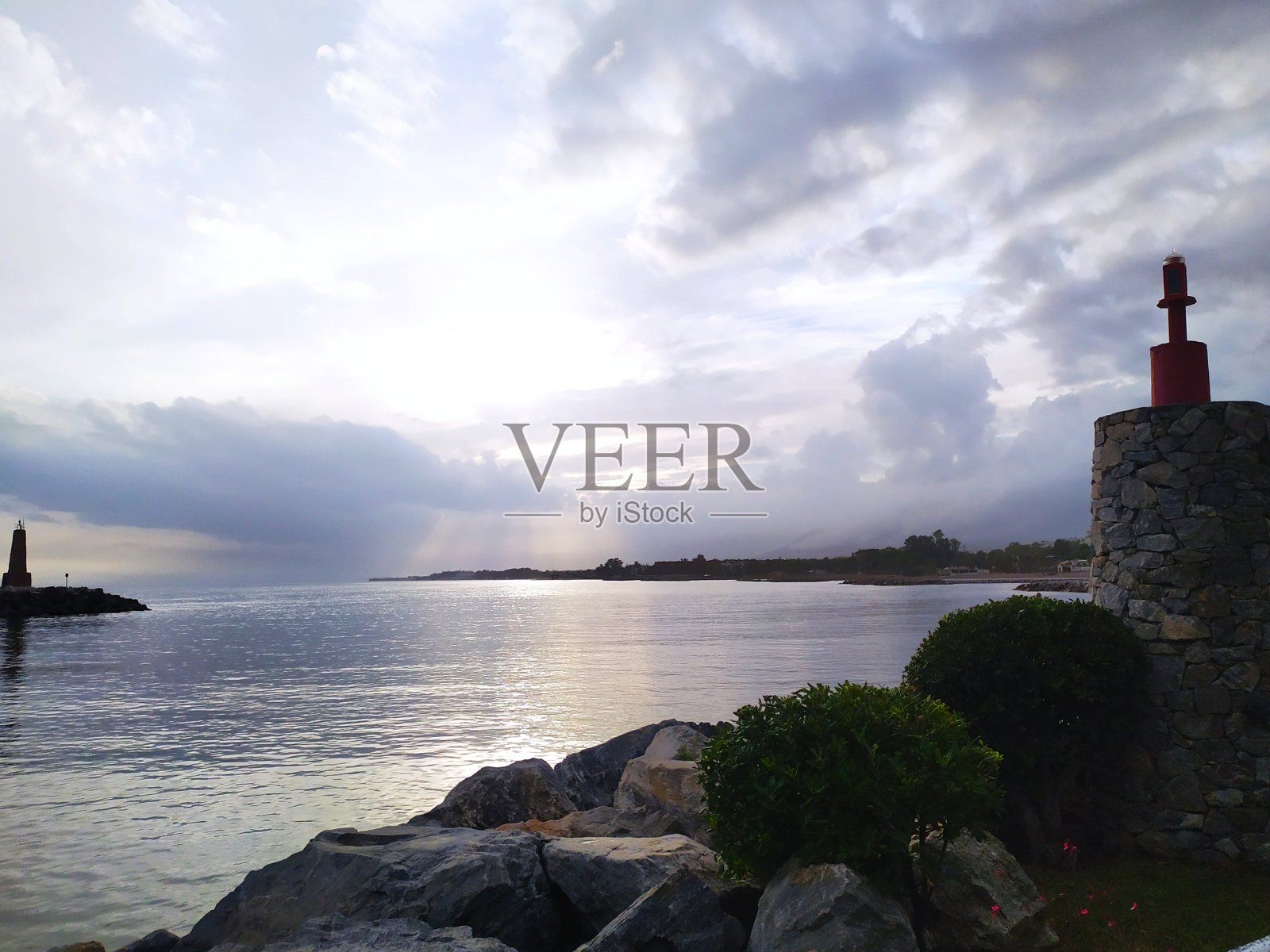 米哈斯海滩的日落，Málaga，安达卢西亚，西班牙照片摄影图片