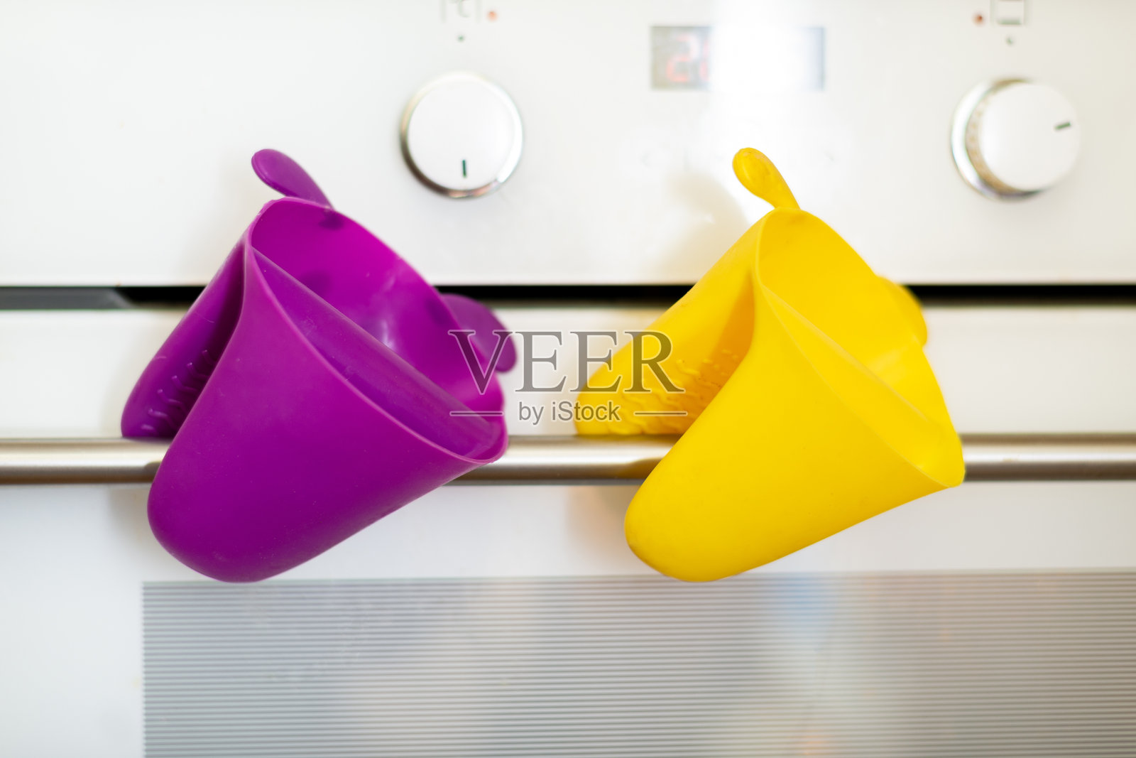 硅胶锅支架热菜。照片摄影图片