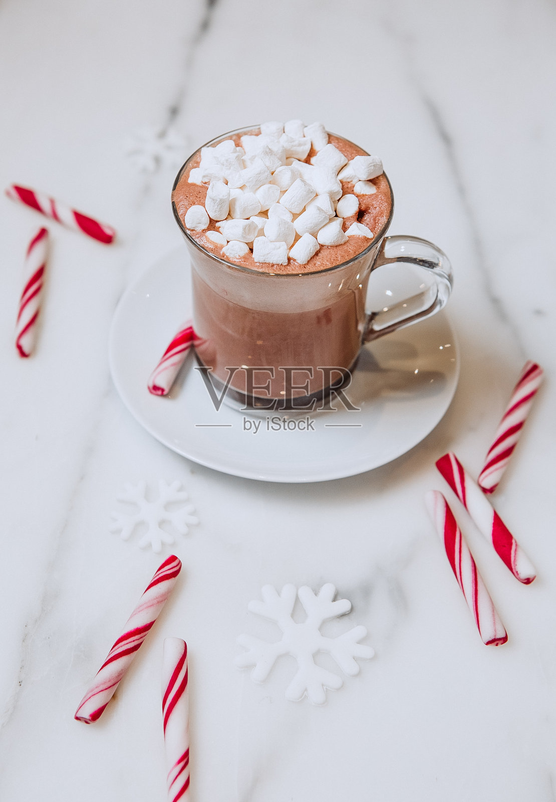 杯可可棉花糖条纹棒棒糖白色照片摄影图片