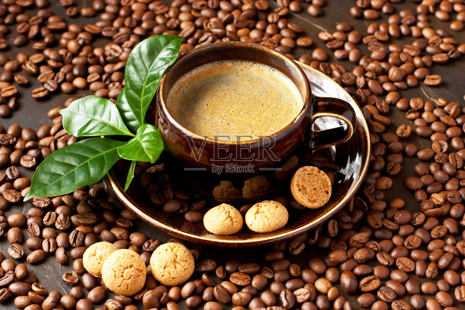 咖啡杯和美味的饼干照片摄影图片