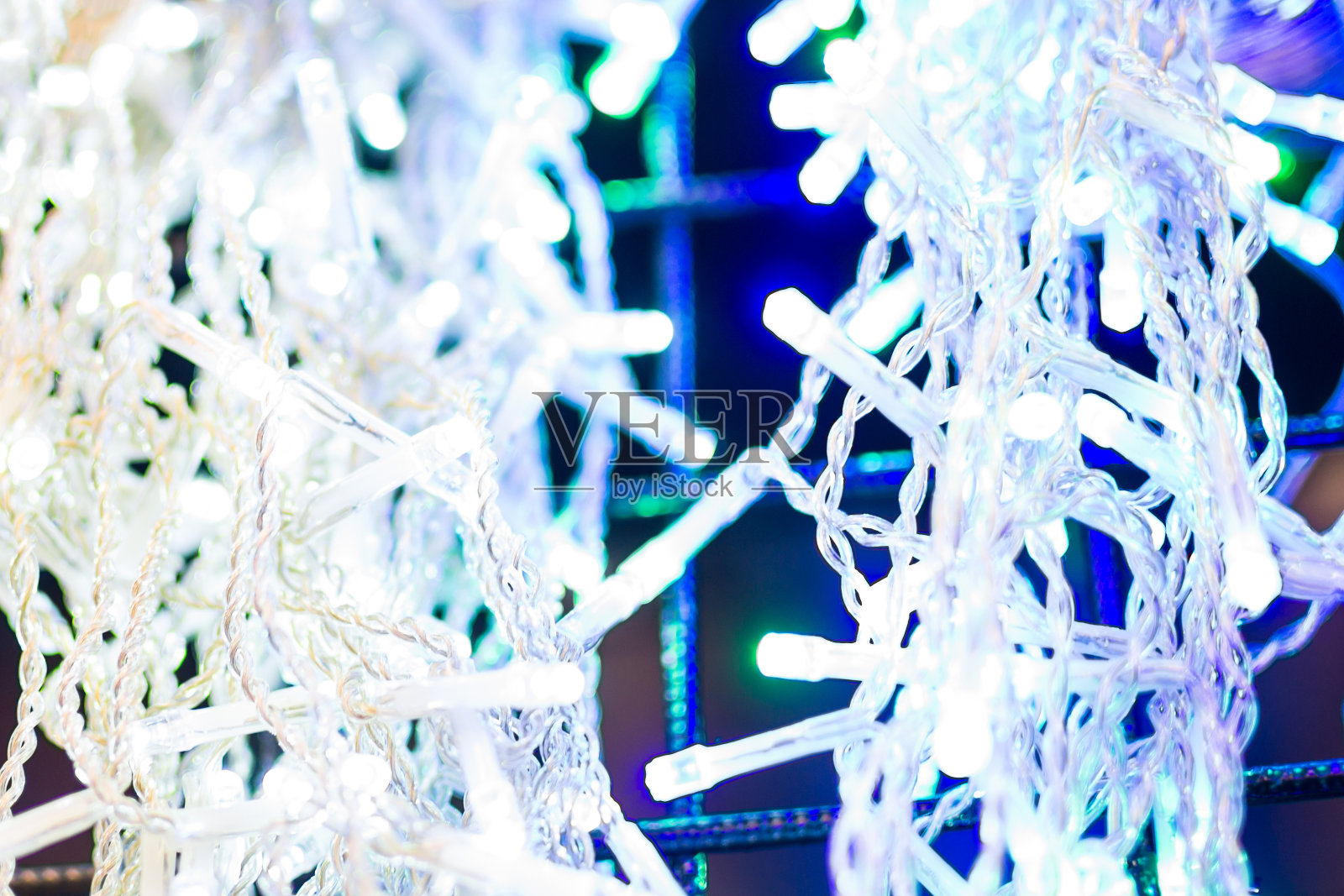 圣诞灯花环特写，选择性聚焦照片摄影图片