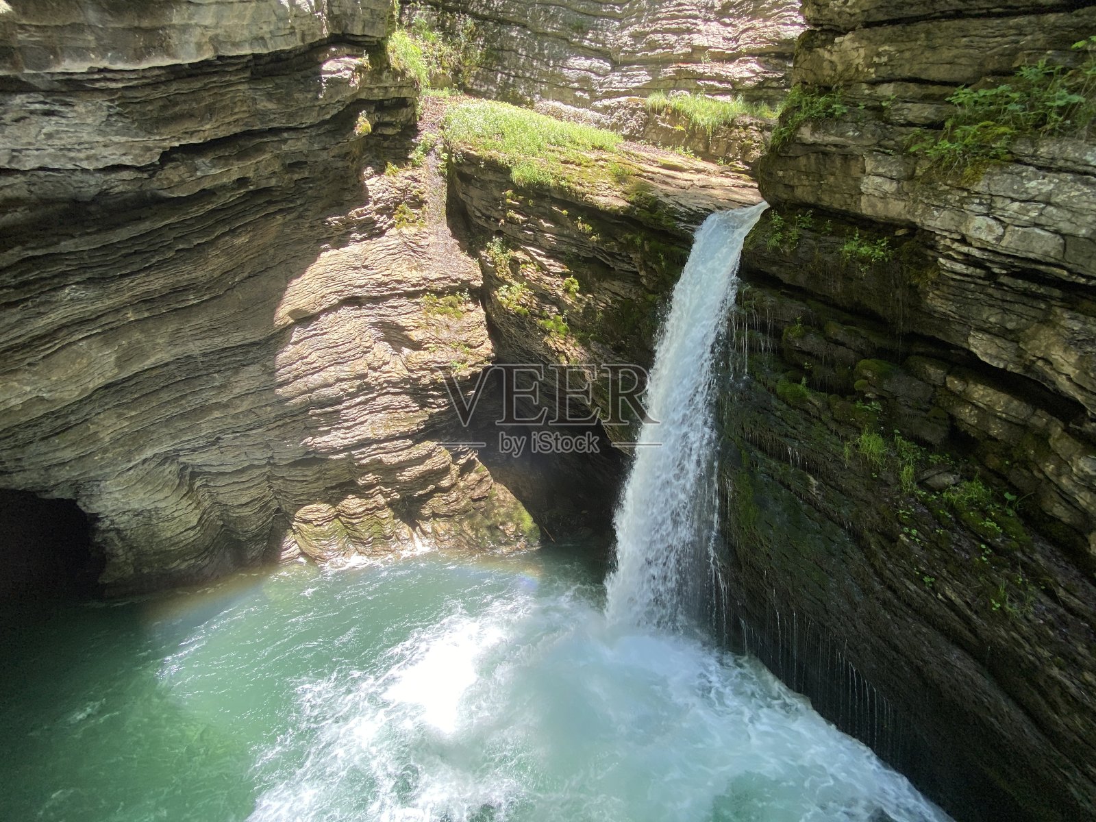 图尔瀑布或Thurwasserfälle oder Thurfälle (Thurfaelle或Thurfalle)在图尔河和Obertoggenburg地区，Unterwasser -圣加仑州，瑞士照片摄影图片