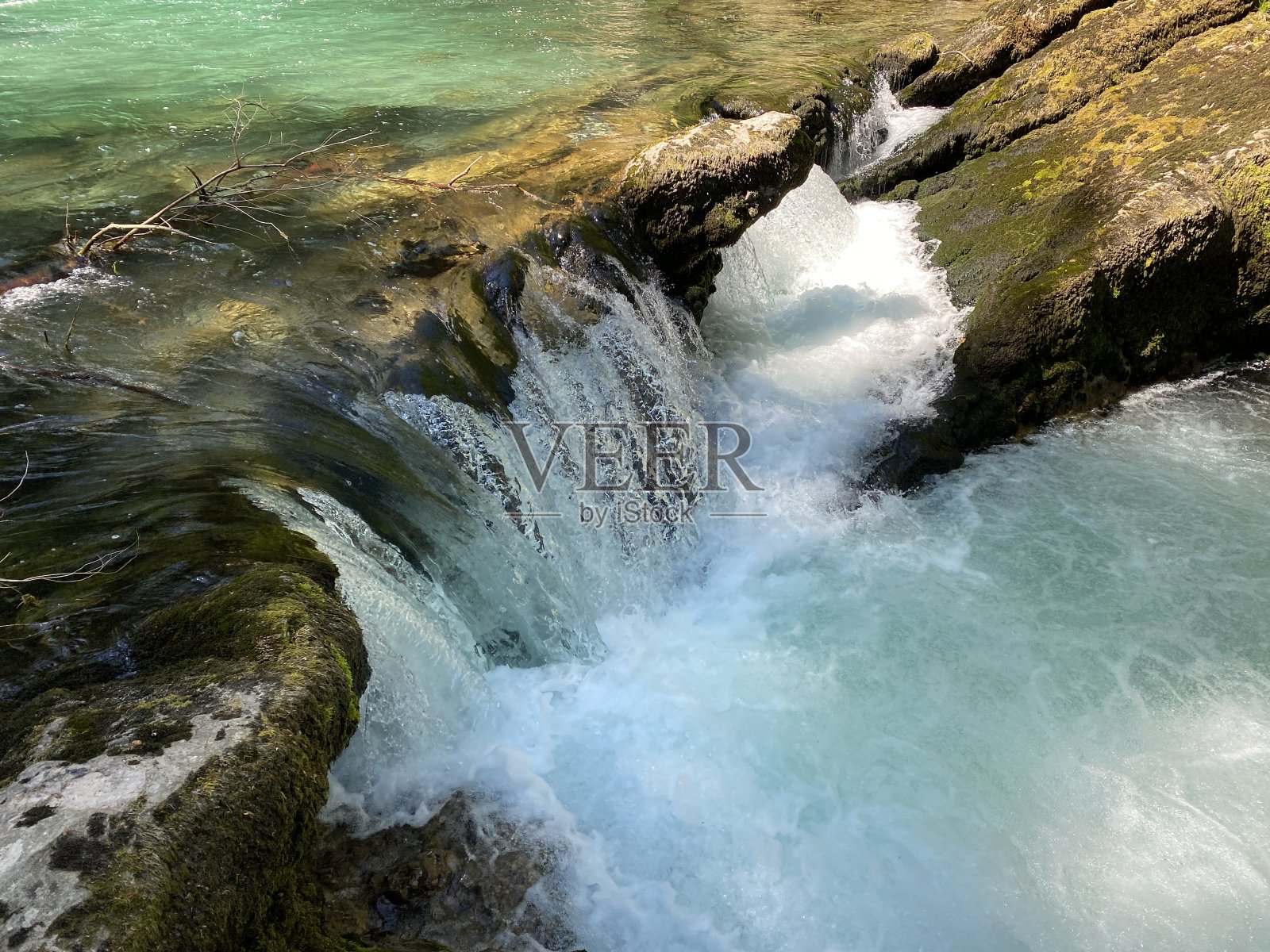 尼斯劳-克鲁曼瑙村的图尔河，或Unterwasser定居点和Obertoggenburg地区的图尔河，瑞士的圣加仑州(瑞士，坎顿圣加仑)照片摄影图片