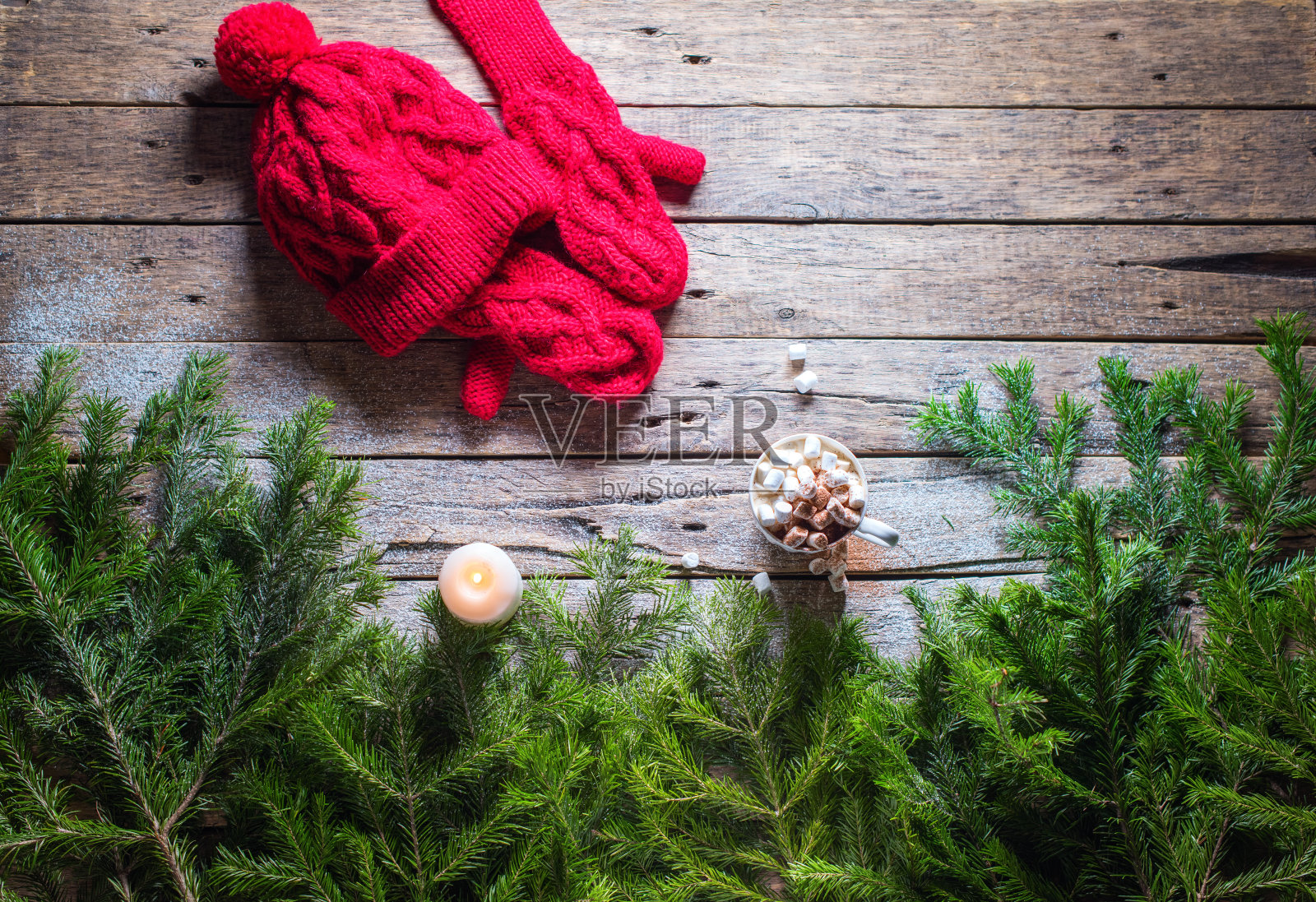 一杯加棉花糖和可可的白咖啡照片摄影图片