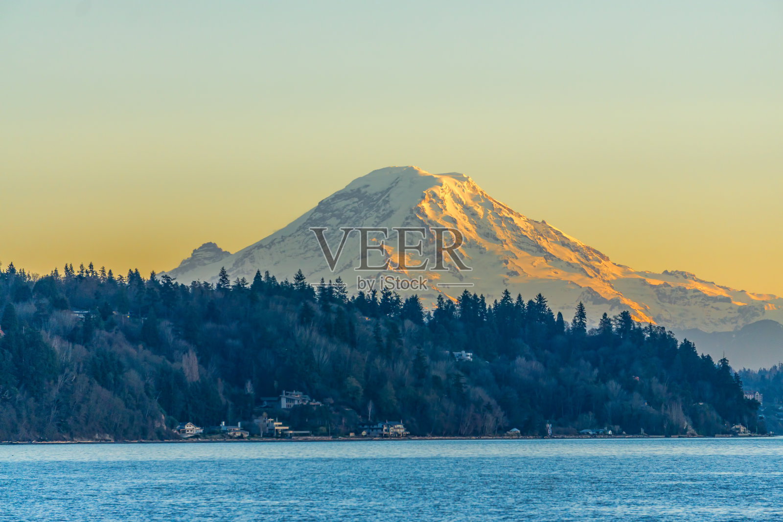 暮光雷尼尔山照片摄影图片