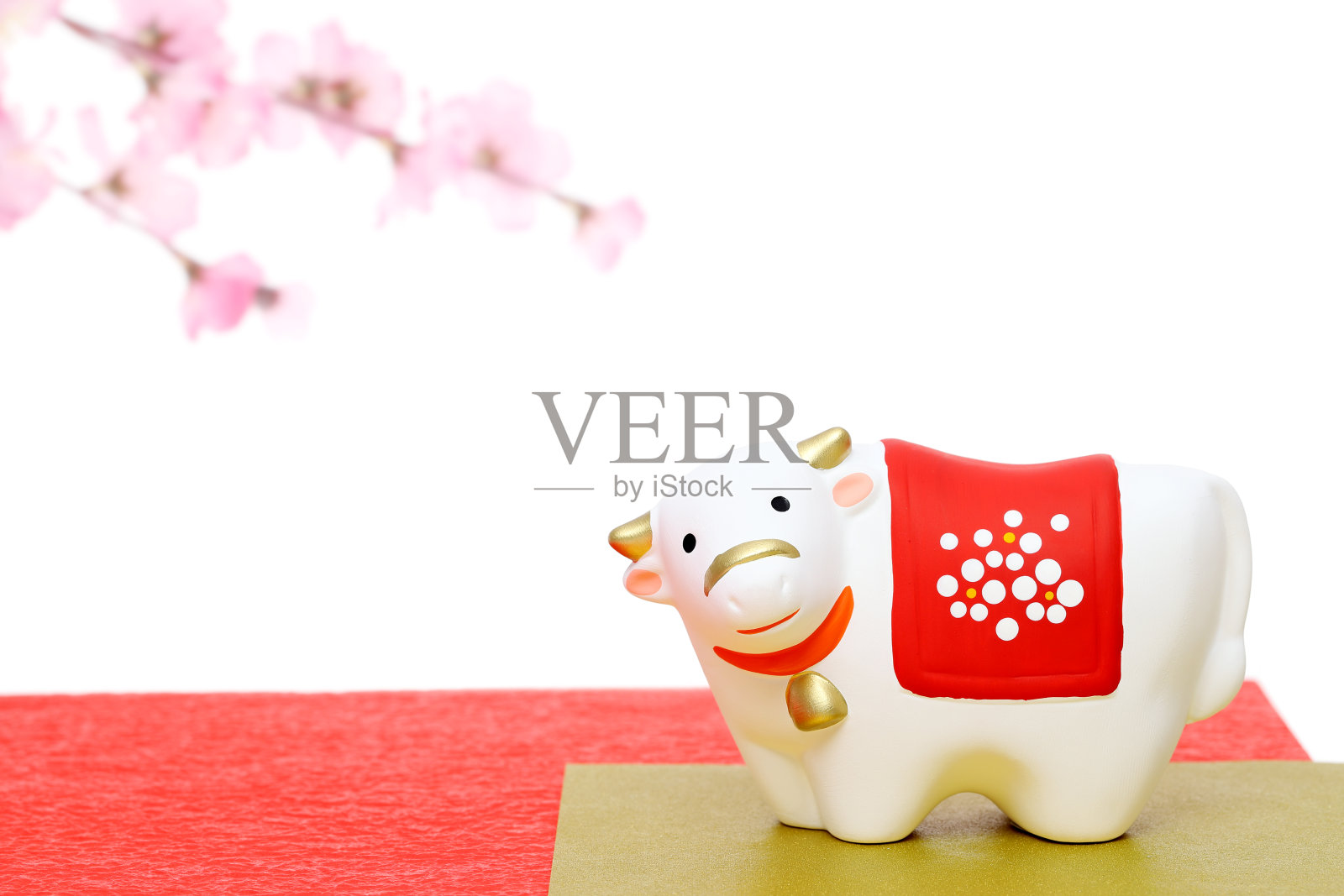 乌西牛玩偶。日本新年物件照片摄影图片