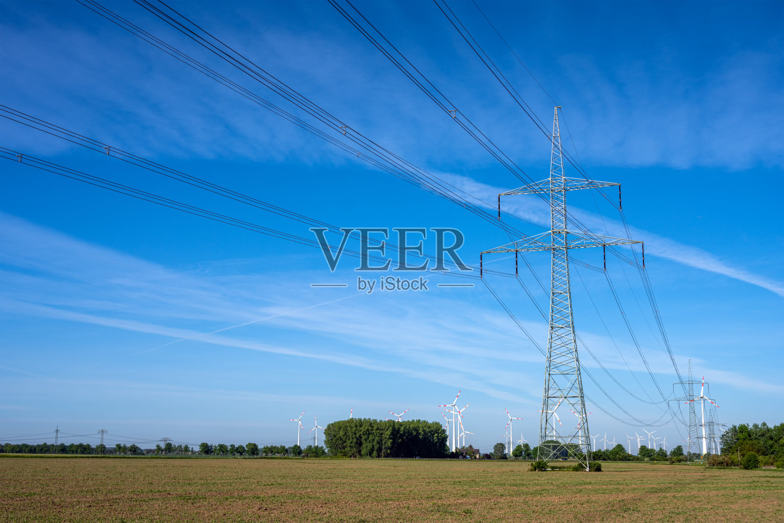 电线和电塔照片摄影图片