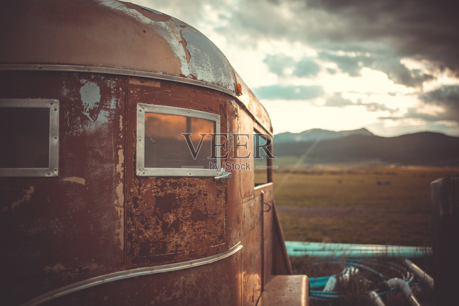 傍晚的马车照片摄影图片