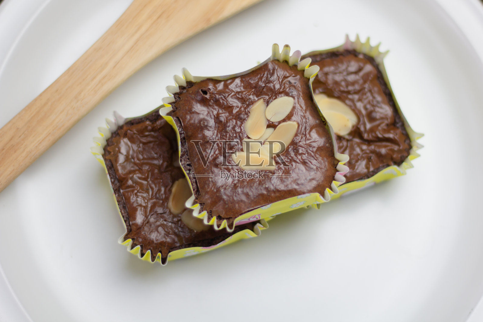 这些布朗尼被拍了下来，放大来做广告，然后安置好照片摄影图片