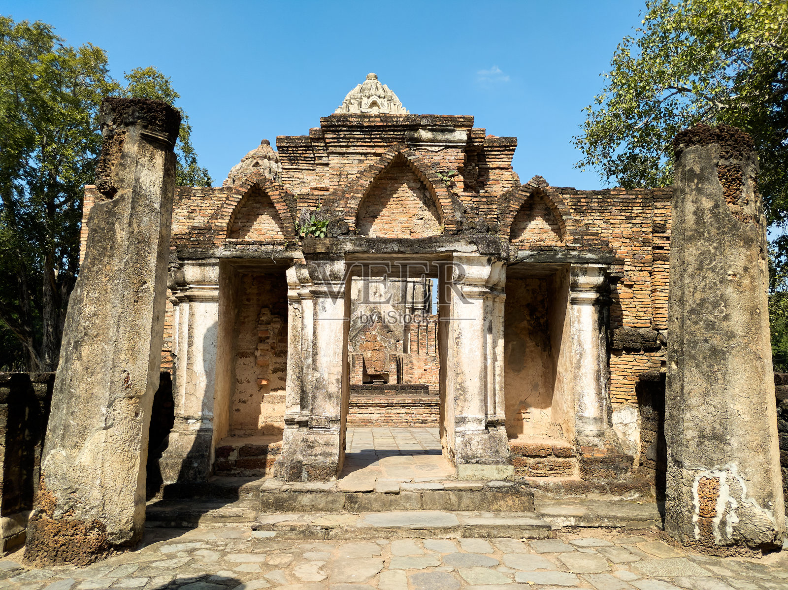寺萨威寺(素可泰历史公园)世界遗产位于玛哈塔寺以南约350米，是位于甘phaeng pet的重要历史遗址。包括3个prangs。照片摄影图片