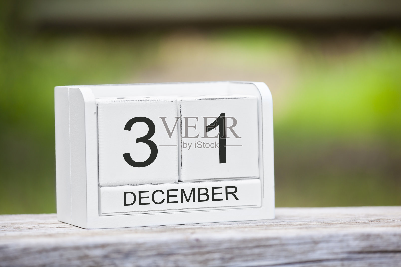 立方体形状日历显示12月31日。照片摄影图片