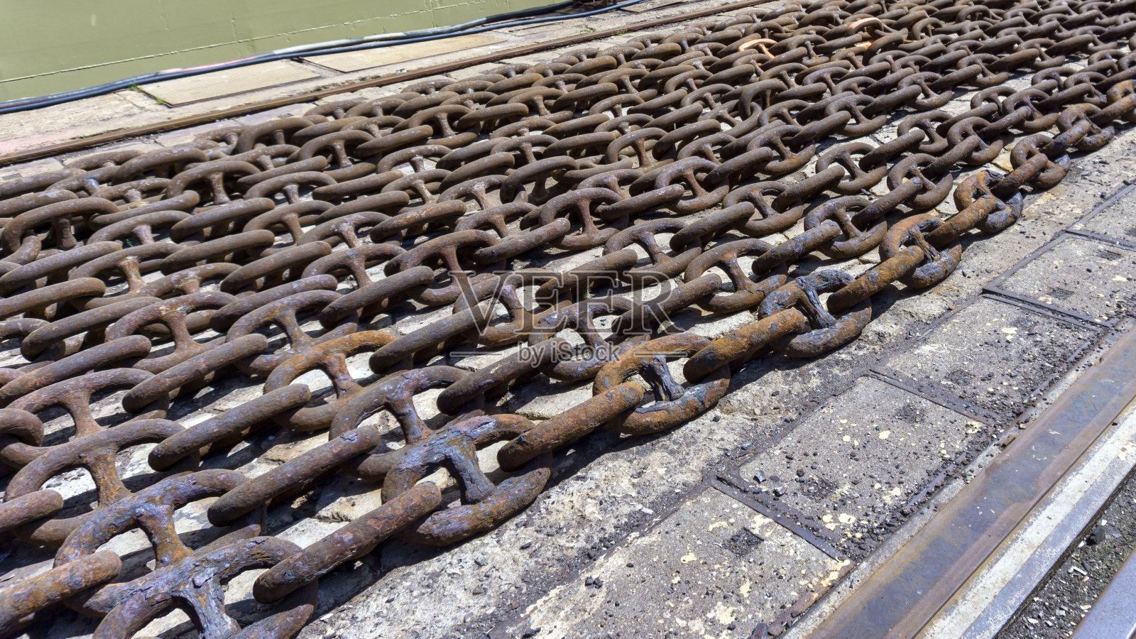 在船厂中用于操作的锚链照片摄影图片