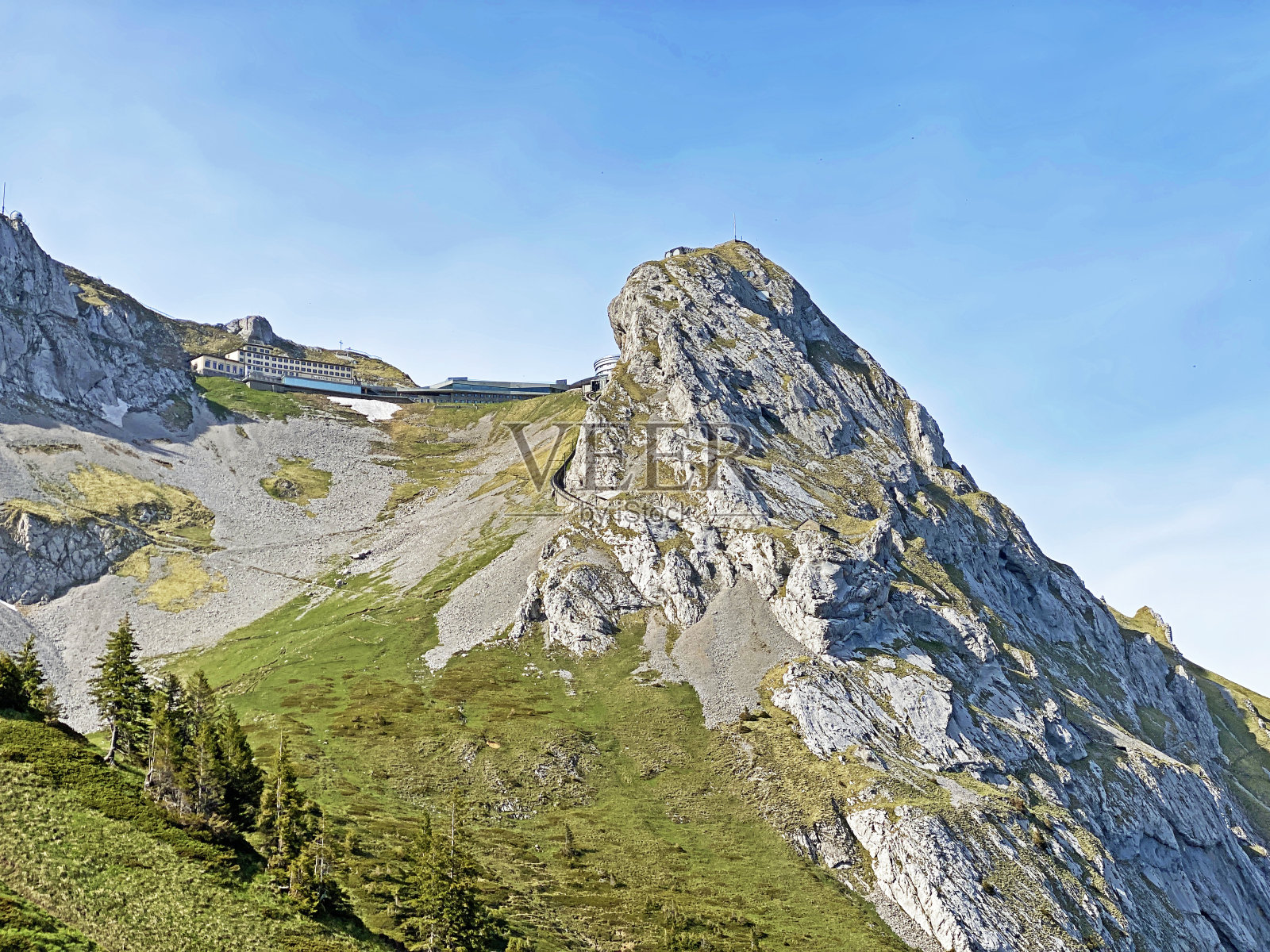 瑞士的皮拉图斯山脉和埃曼塔尔阿尔卑斯山脉的埃塞尔峰，阿尔卑斯-奥布瓦尔登州，瑞士(Schweiz Kanton Obwald)照片摄影图片