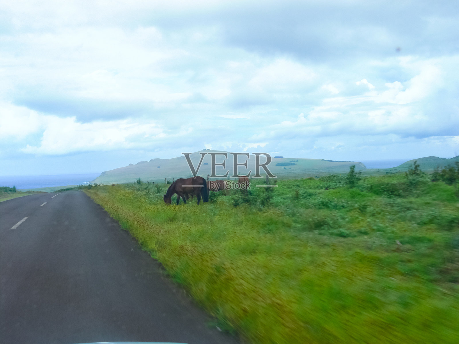 复活节岛上的公路。岛上的公路和高速公路。照片摄影图片