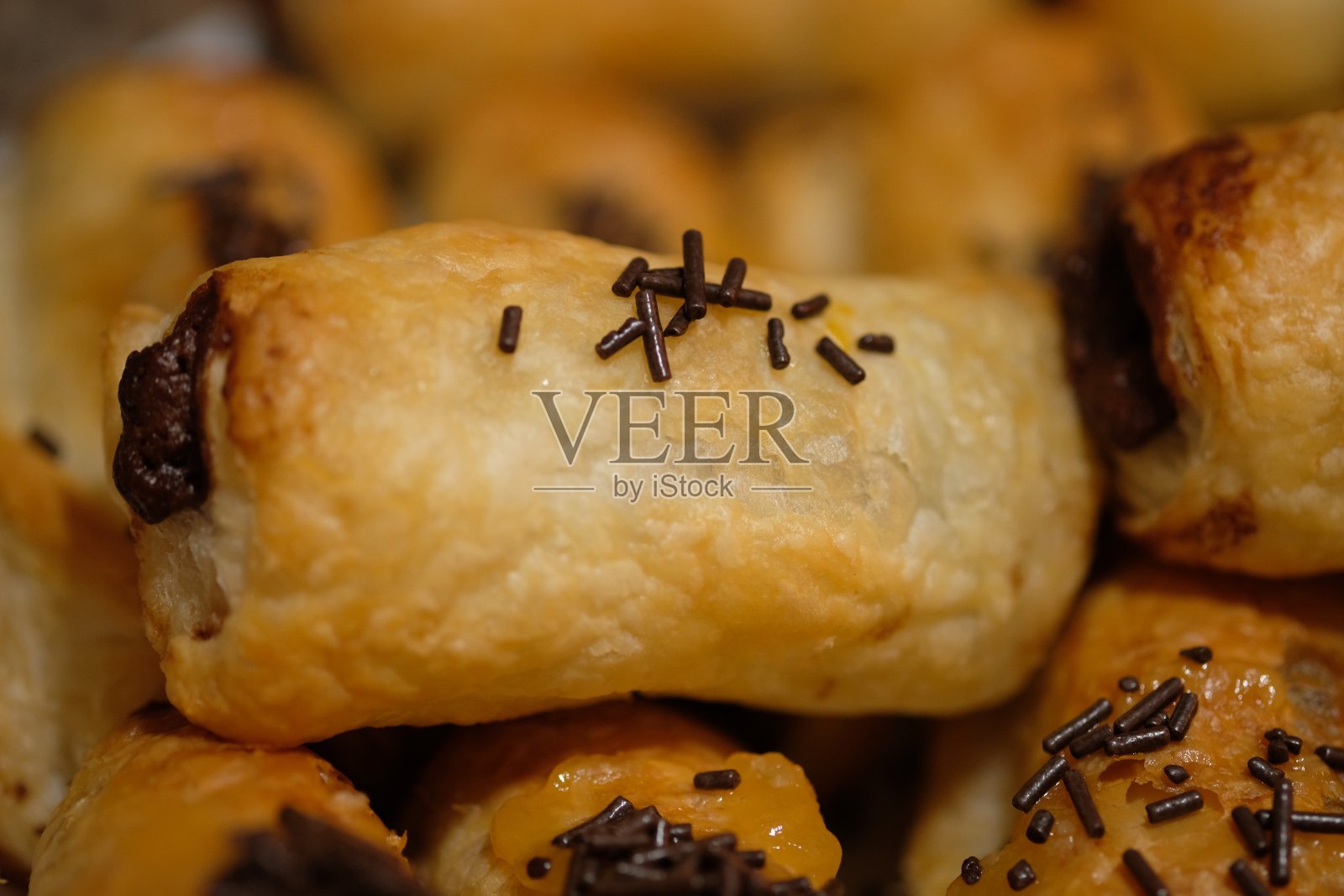 巧克力羊角面包照片摄影图片