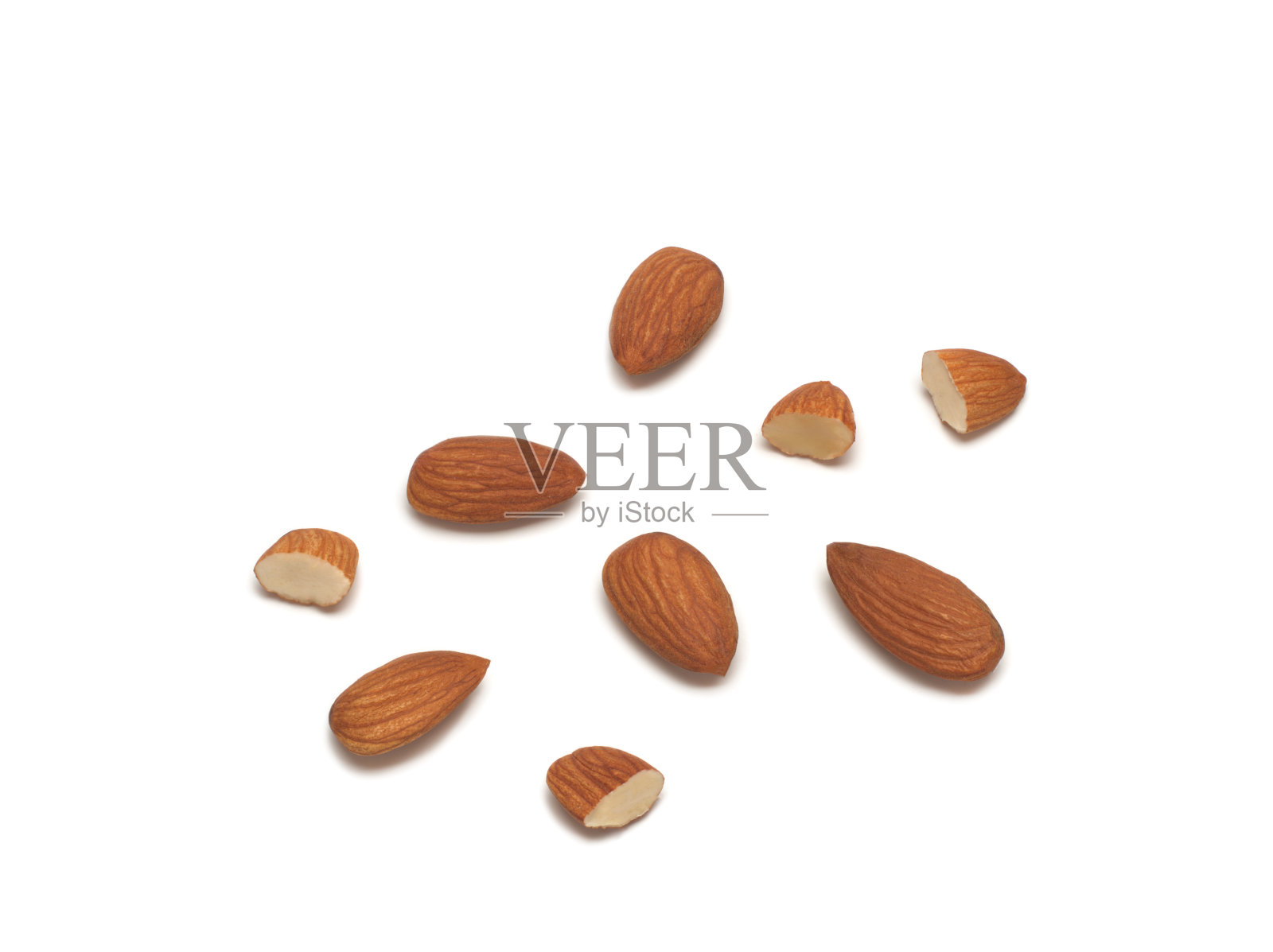 白色背景上分离的杏仁照片摄影图片