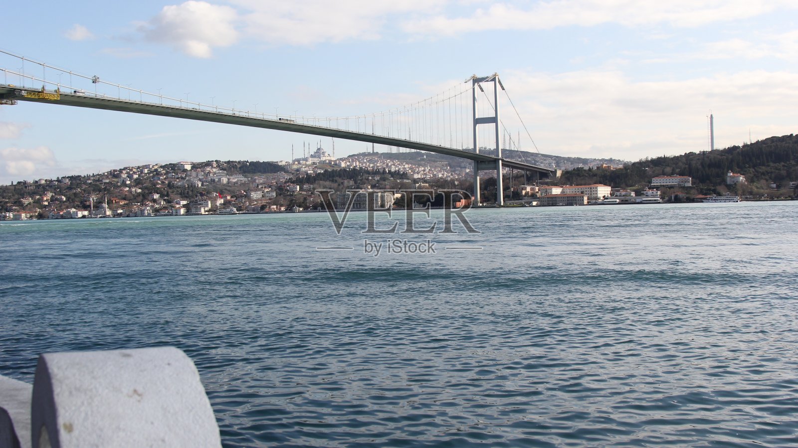 连接两大洲的大桥。照片摄影图片