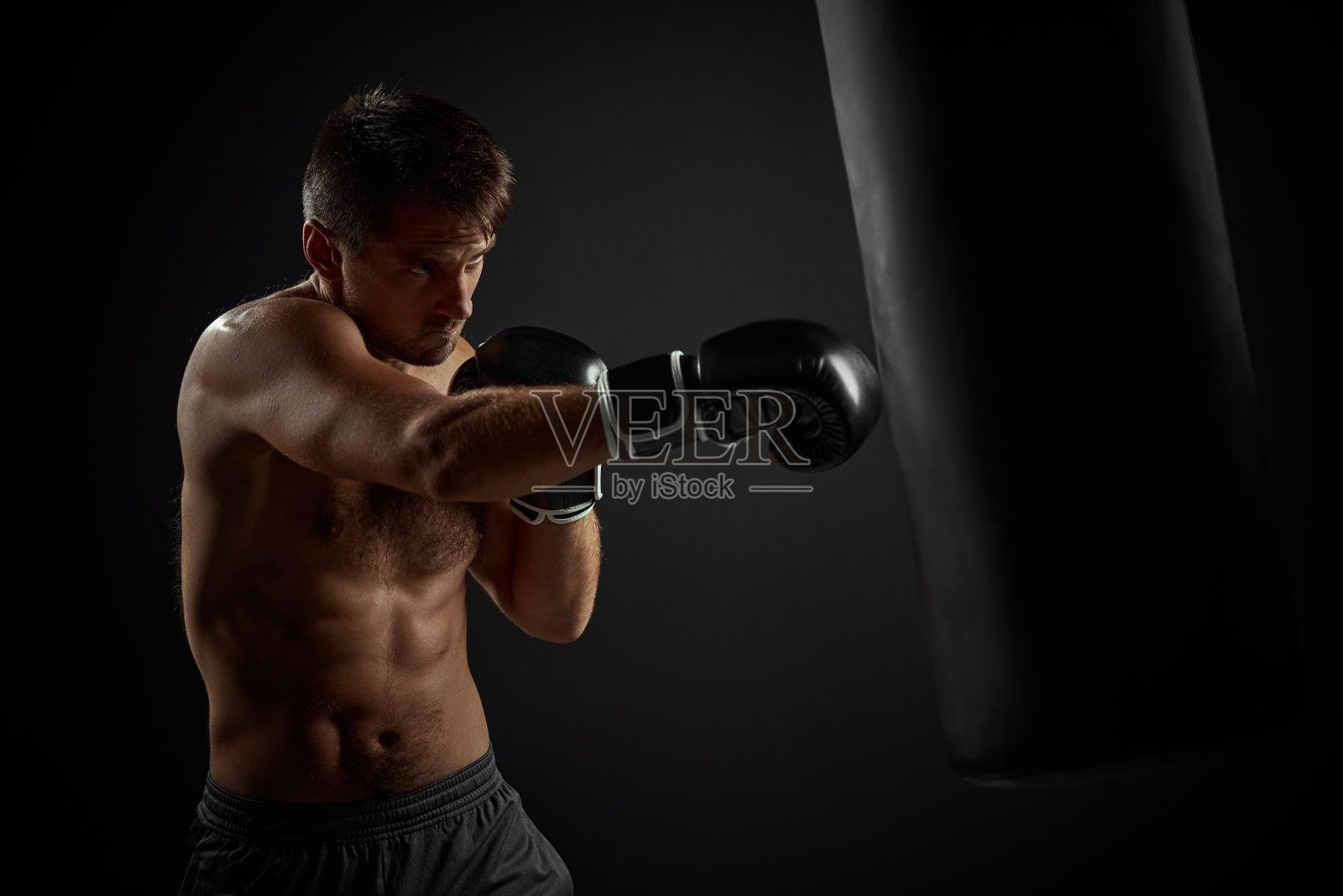 拳击手拳击袋照片摄影图片