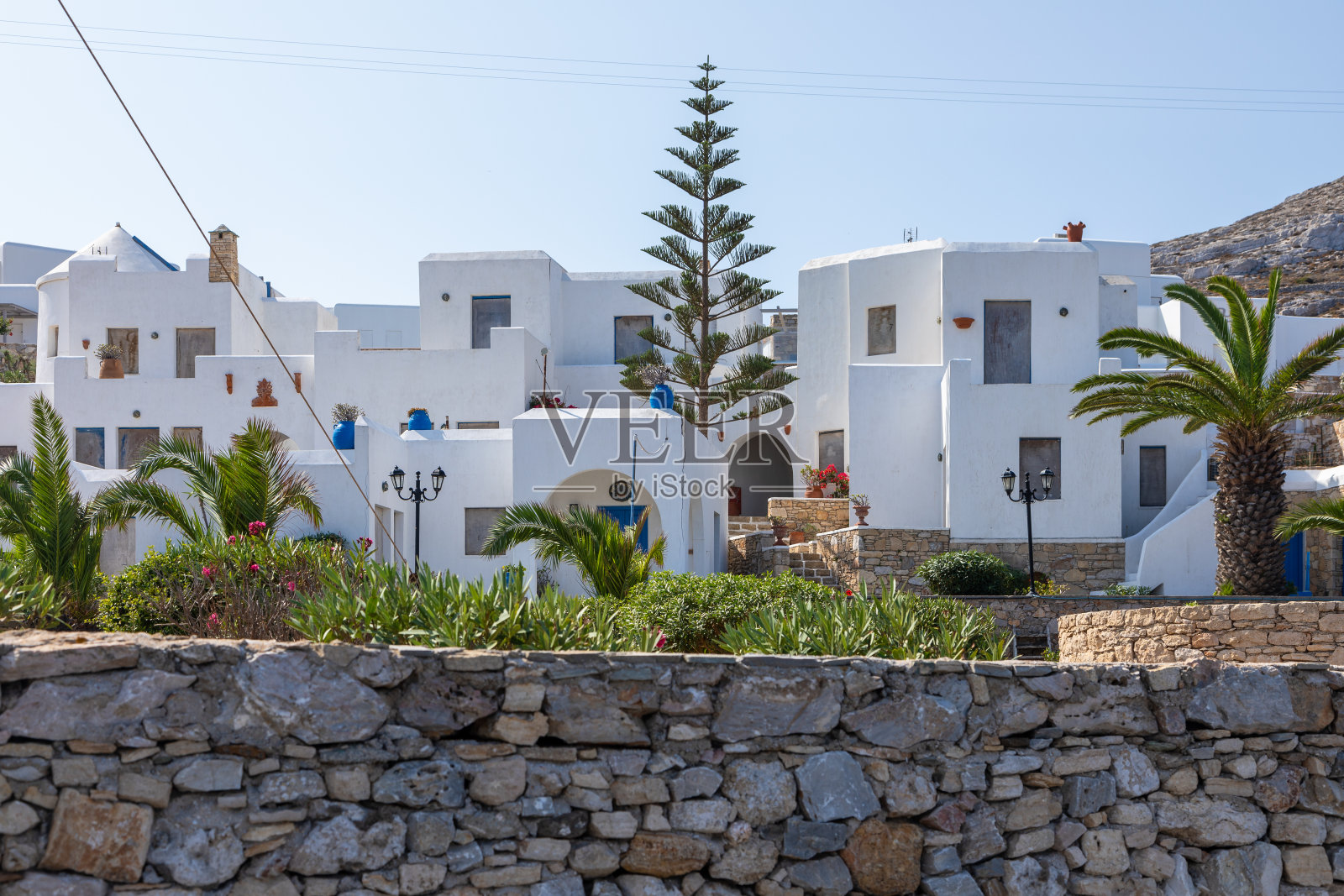 希腊Folegandros岛的白色别墅。照片摄影图片