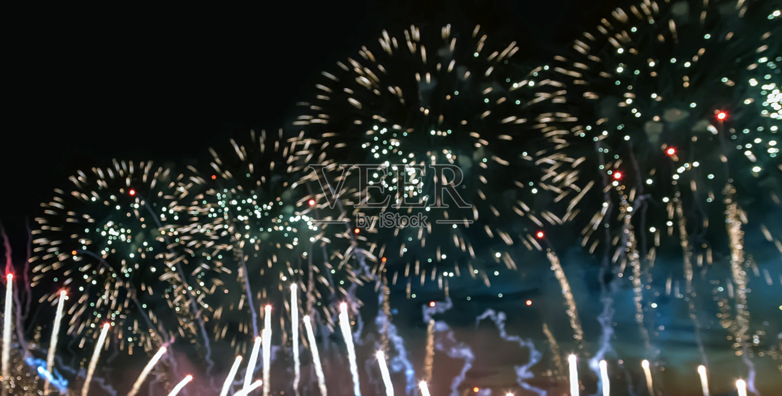 五彩缤纷的烟火照片摄影图片