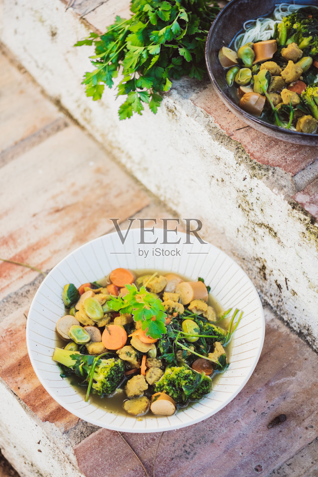 美味的素食素汤照片摄影图片