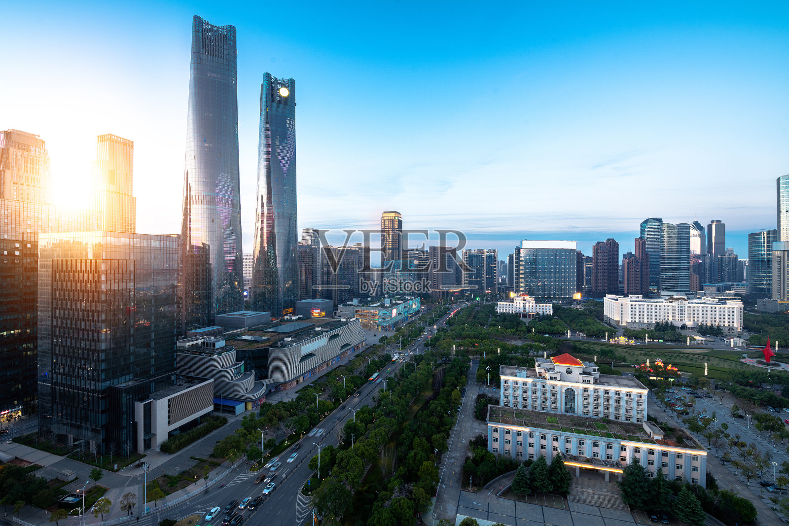 夜里南昌滕王阁，是中国著名的古建筑之一照片摄影图片