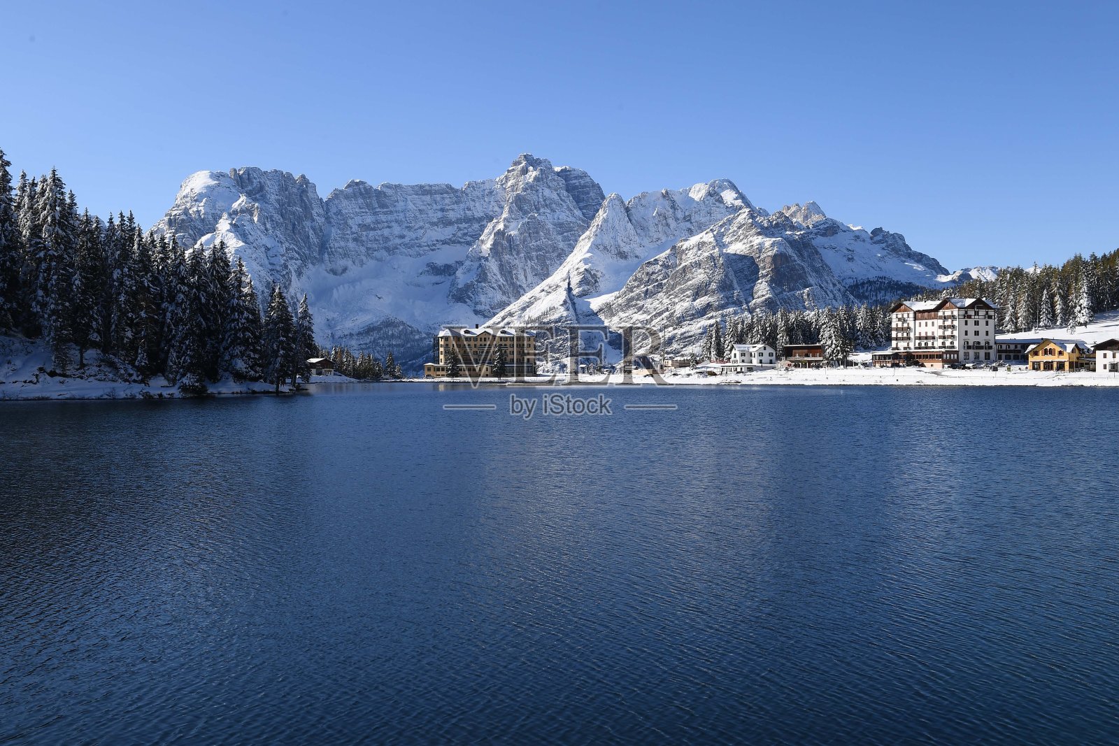 意大利威尼托的米苏里纳多洛米提湖照片摄影图片