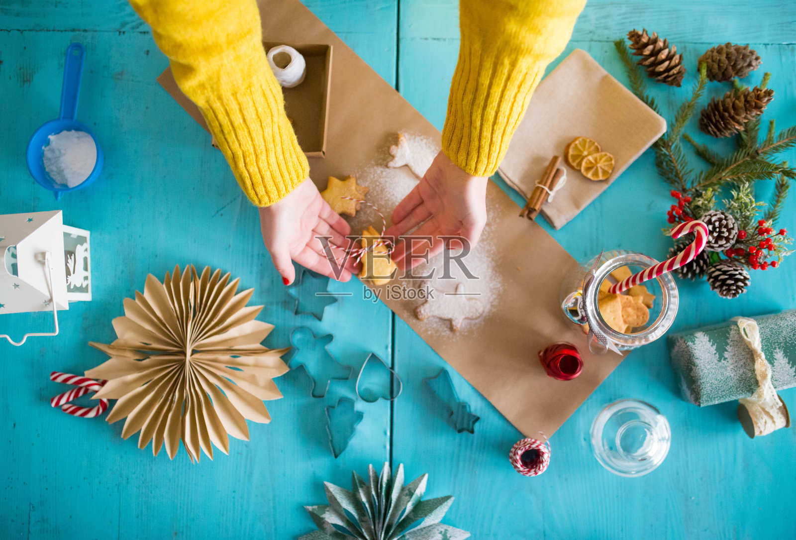 制作圣诞饼干照片摄影图片