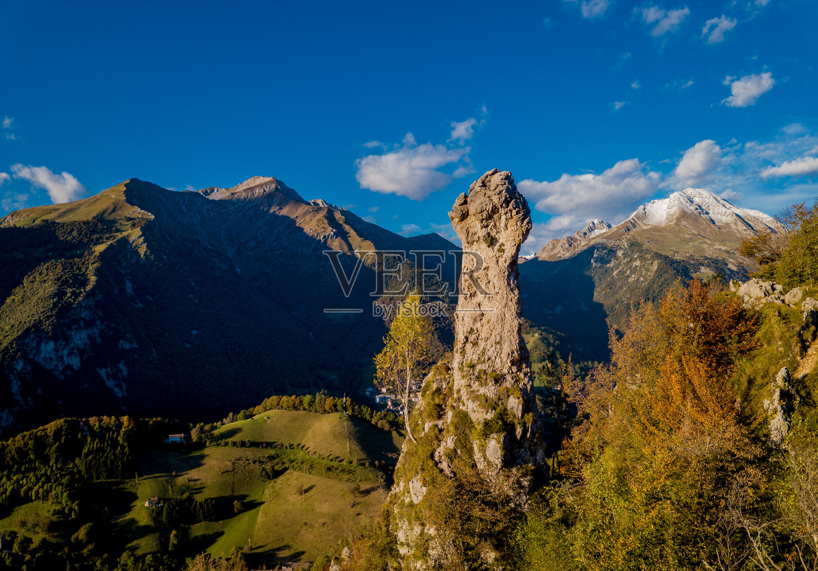 天然岩柱照片摄影图片