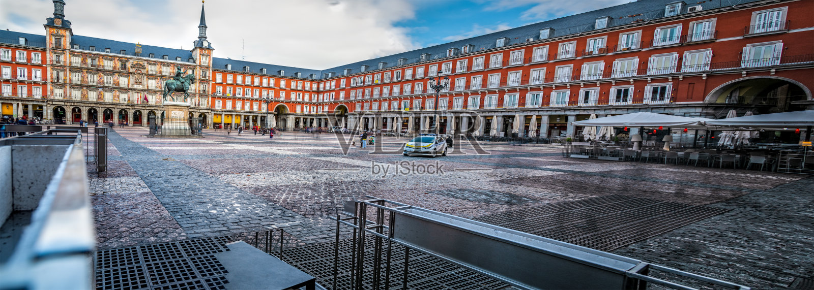 举世闻名的马德里市中心市长广场照片摄影图片