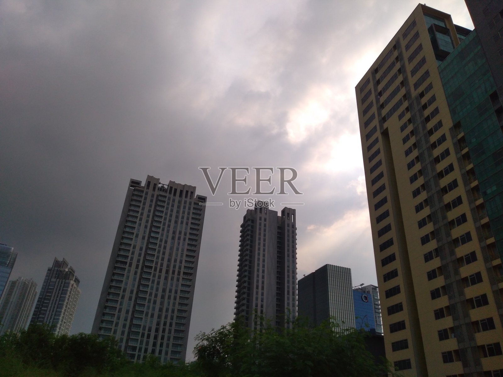 商业区的摩天大楼照片摄影图片