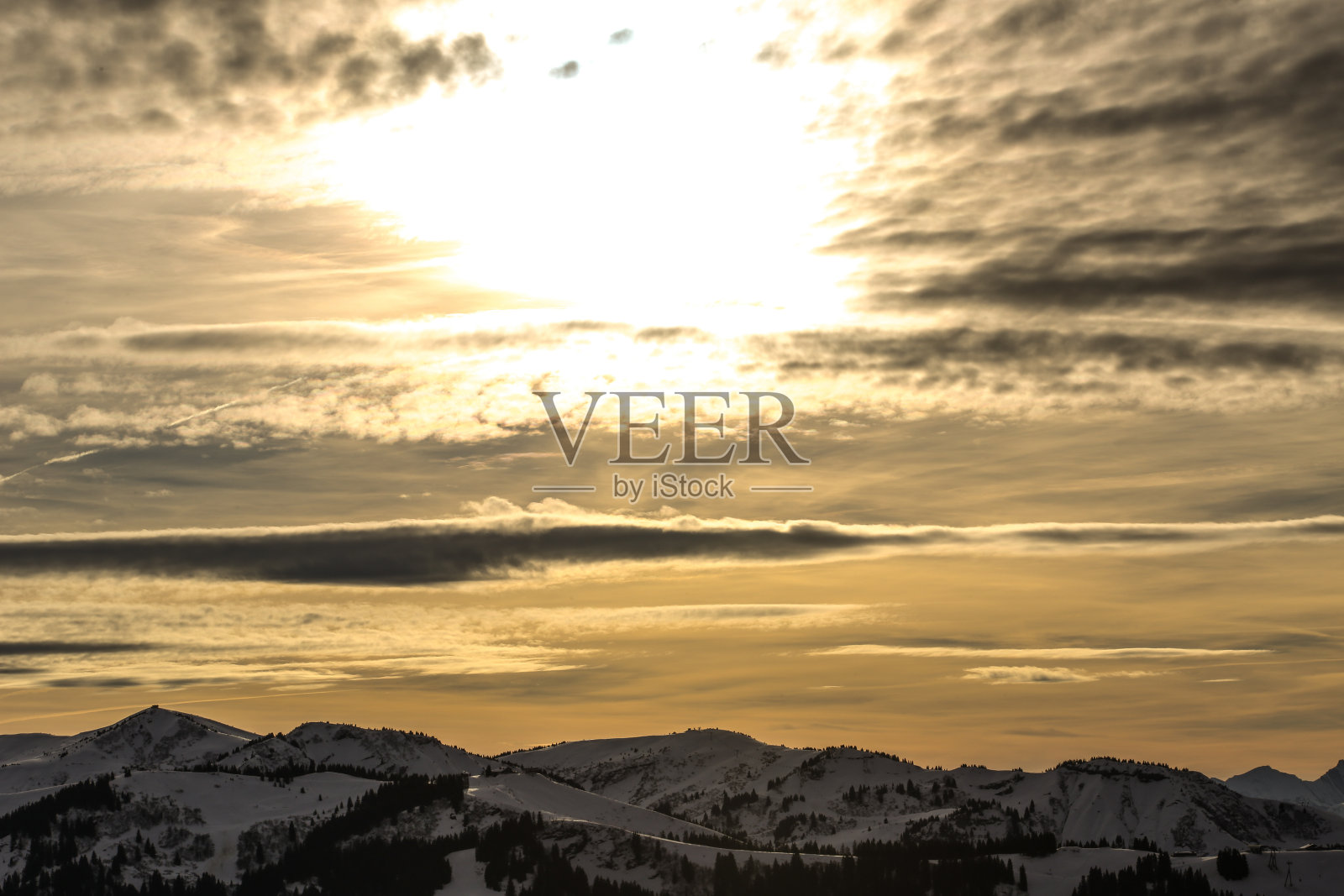 法国阿尔卑斯山的冬天照片摄影图片