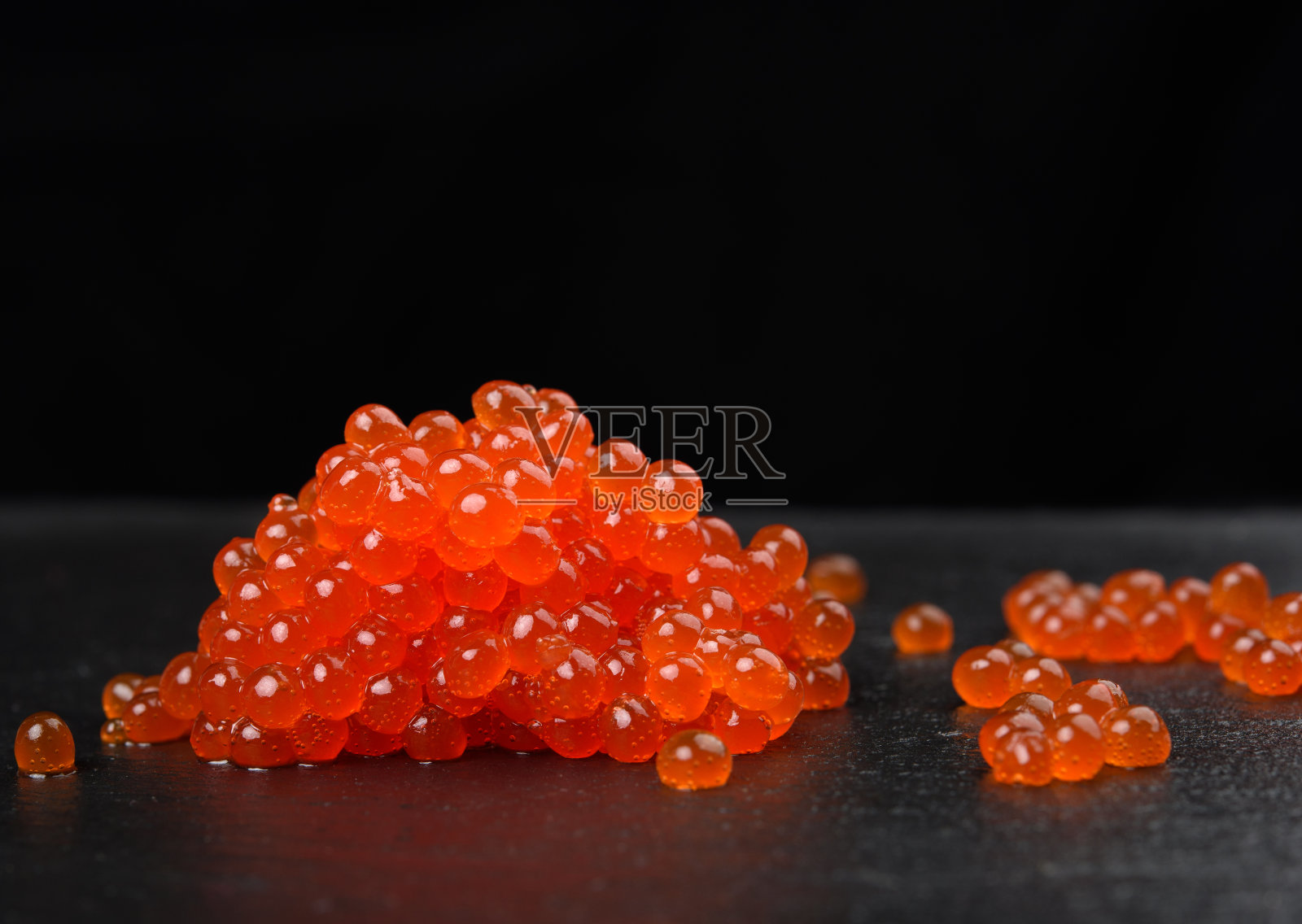 红色颗粒鲑鱼鱼子酱照片摄影图片