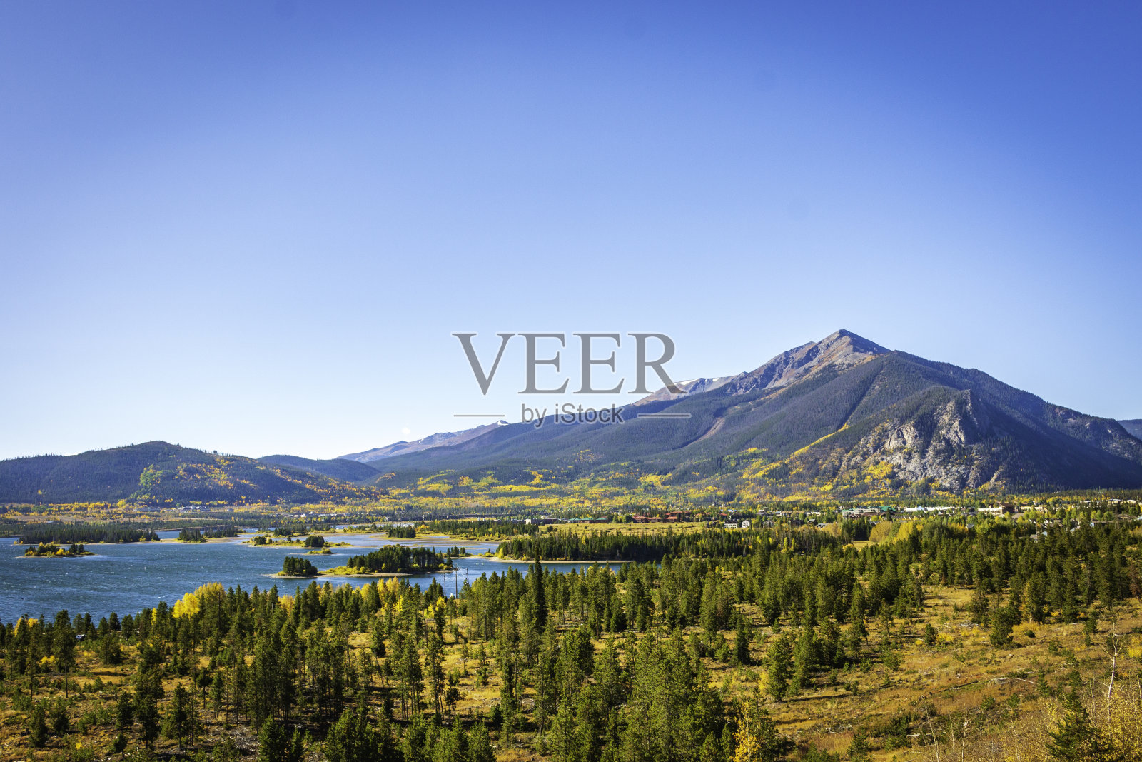 山,森林、湖泊照片摄影图片