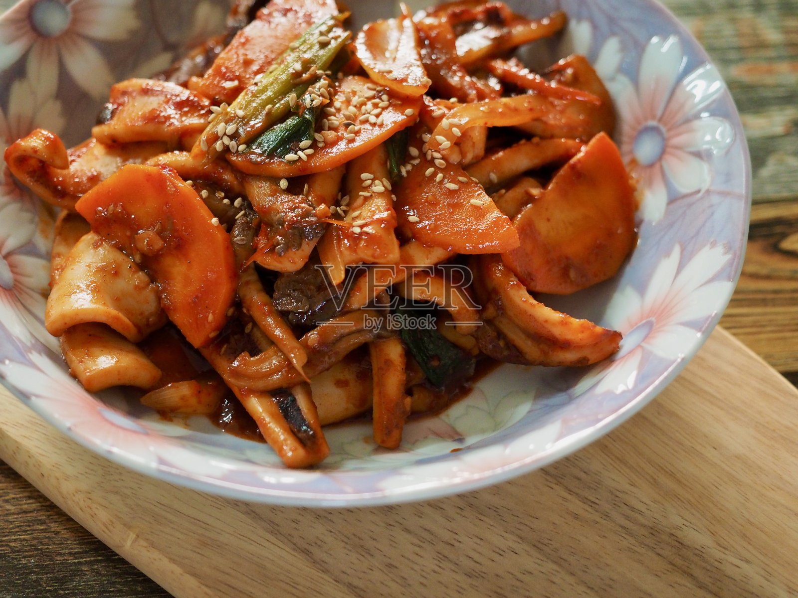 亚洲食物炒鱿鱼和蔬菜照片摄影图片