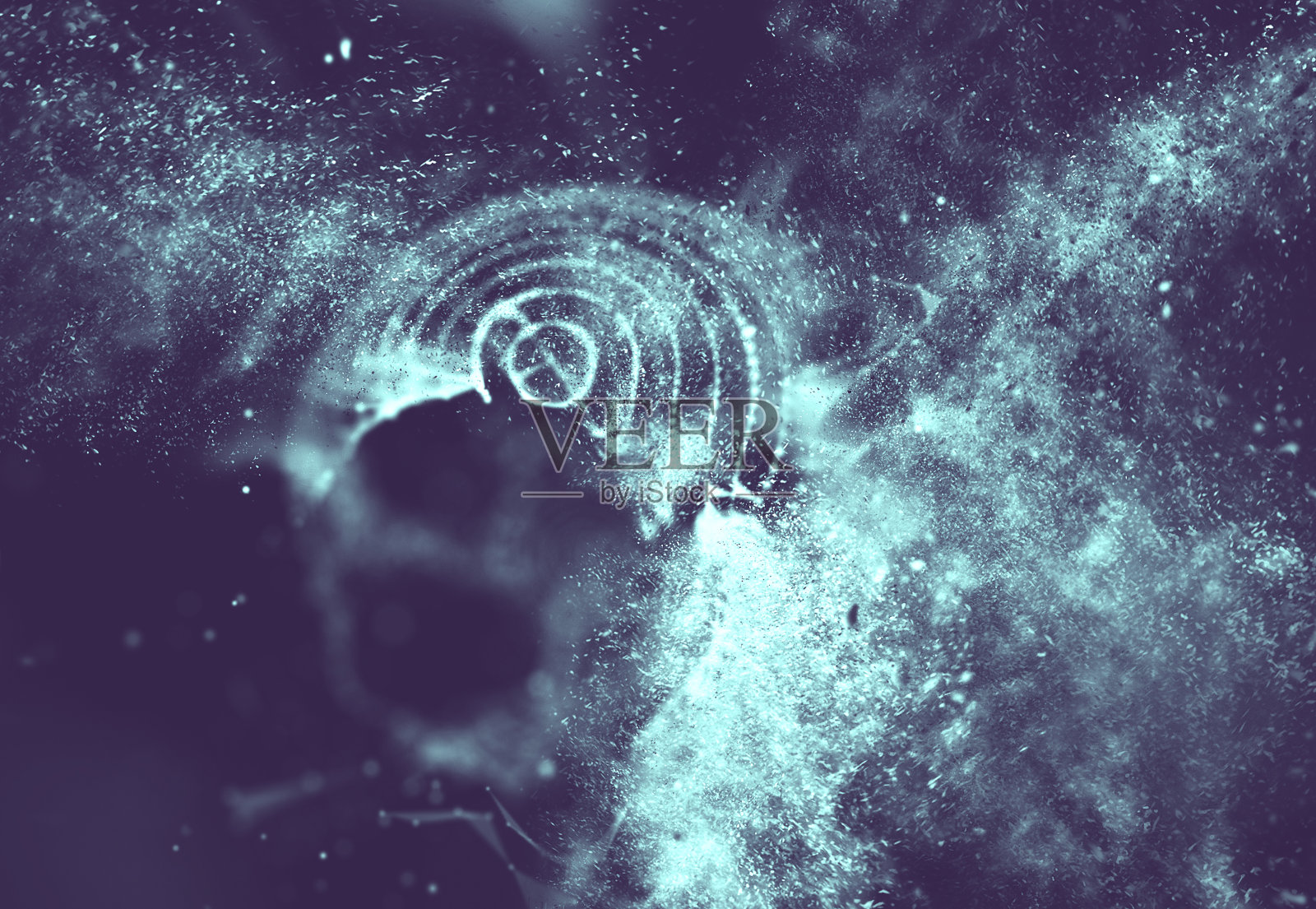 抽象蓝色3d照明扭曲网格球。霓虹灯。未来技术HUD元素。优雅抽象的破坏球体。大数据可视化。蓝色背景插画图片素材