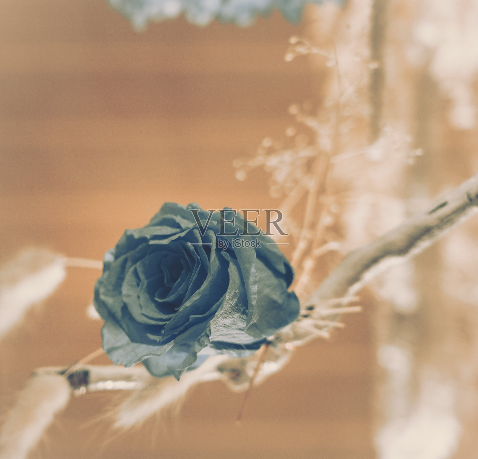 美丽的人造花背景，复古风格;照片摄影图片