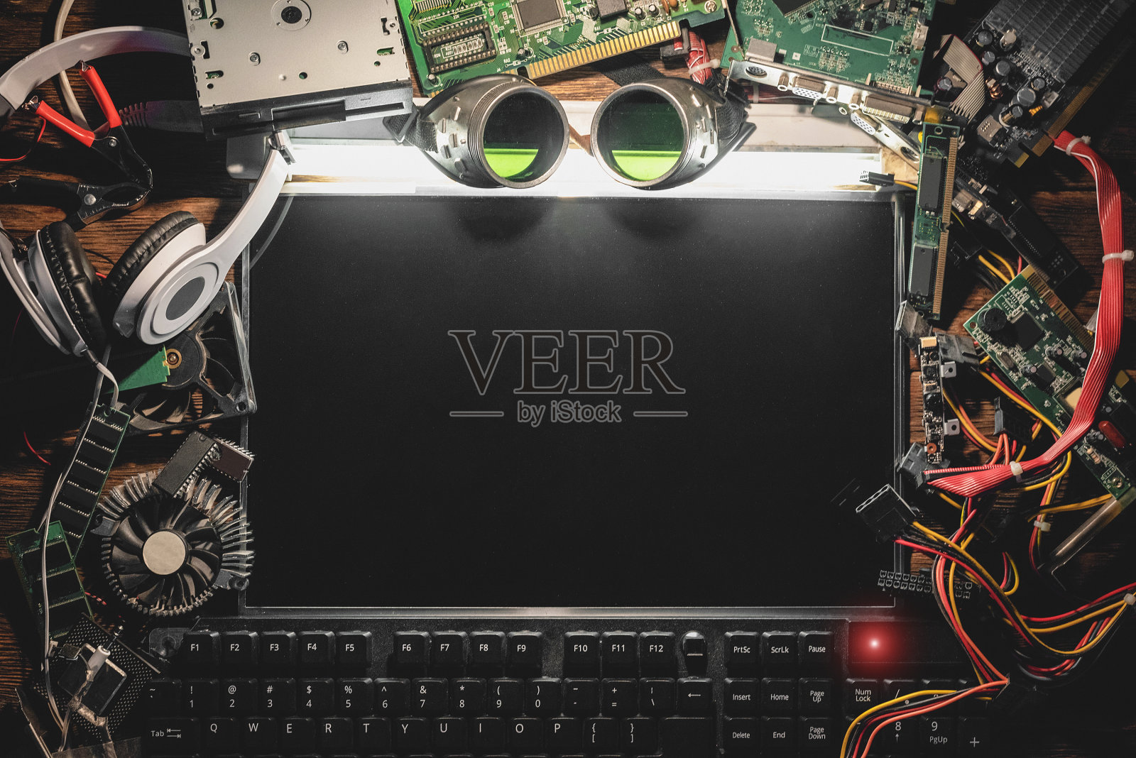 电脑黑屏显示。照片摄影图片