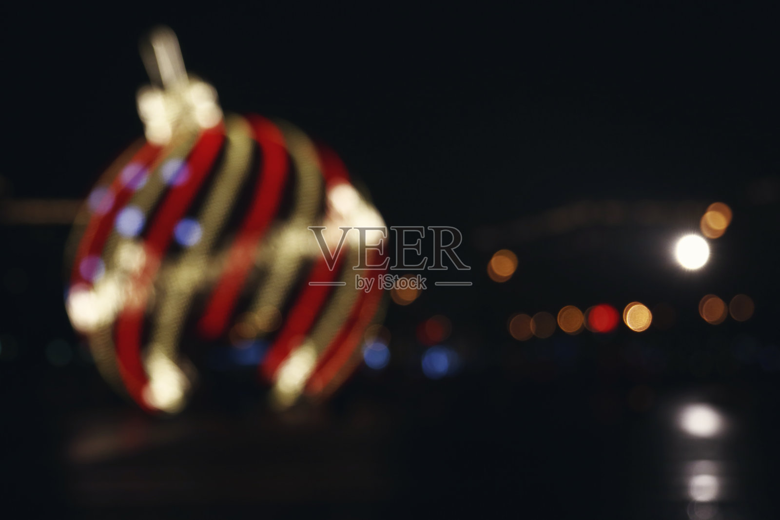 无焦点圣诞室外装饰用照明球照片摄影图片