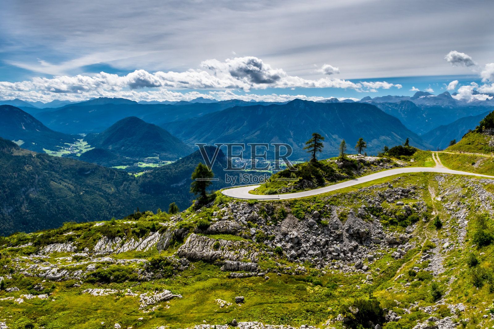 奥地利斯蒂里亚阿尔卑斯山脉的卢瑟山之路照片摄影图片